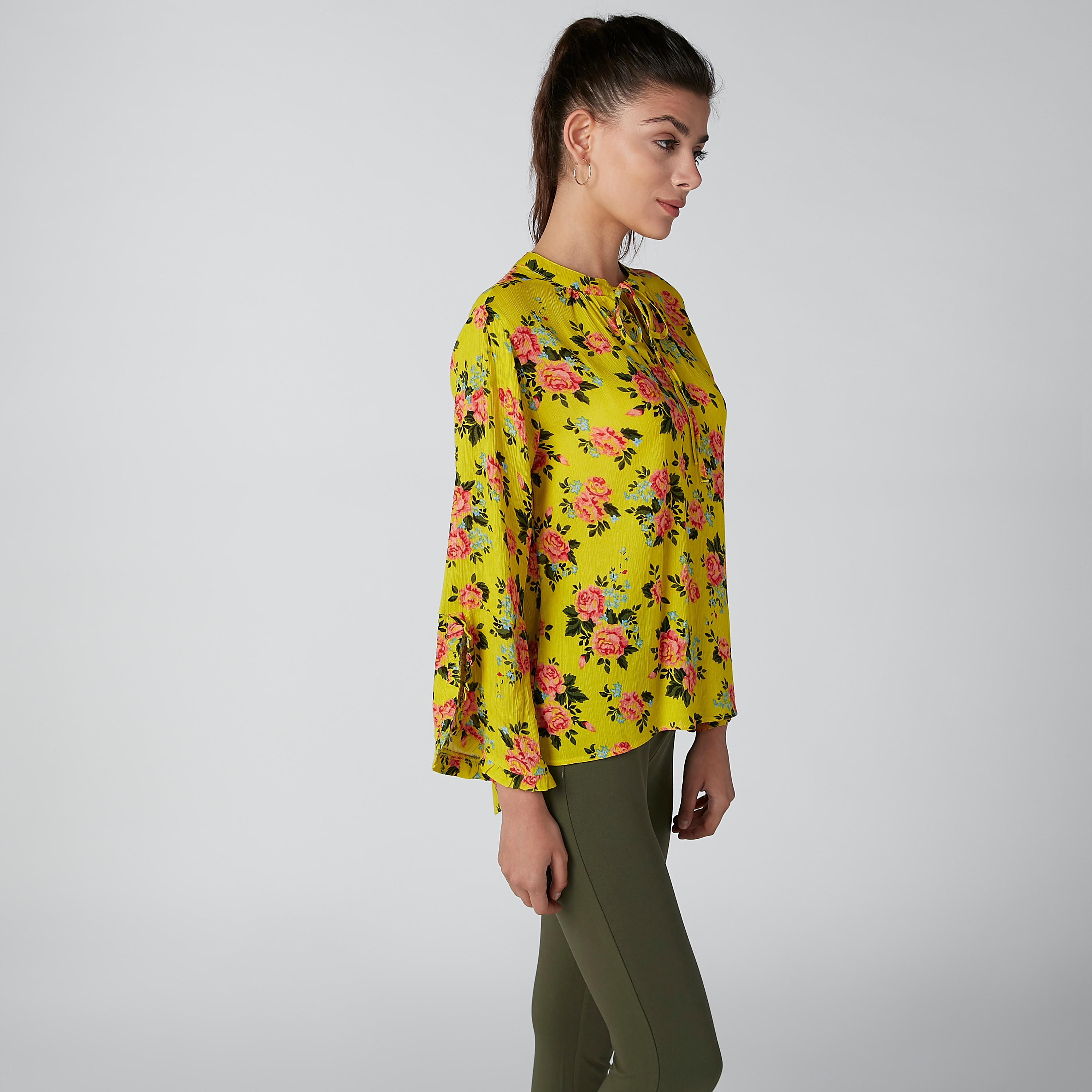 بلوزة بأكمام واسعة وأربطة وطبعات زهرية-women-clothing-shirtsandblouses-blouses-image-4