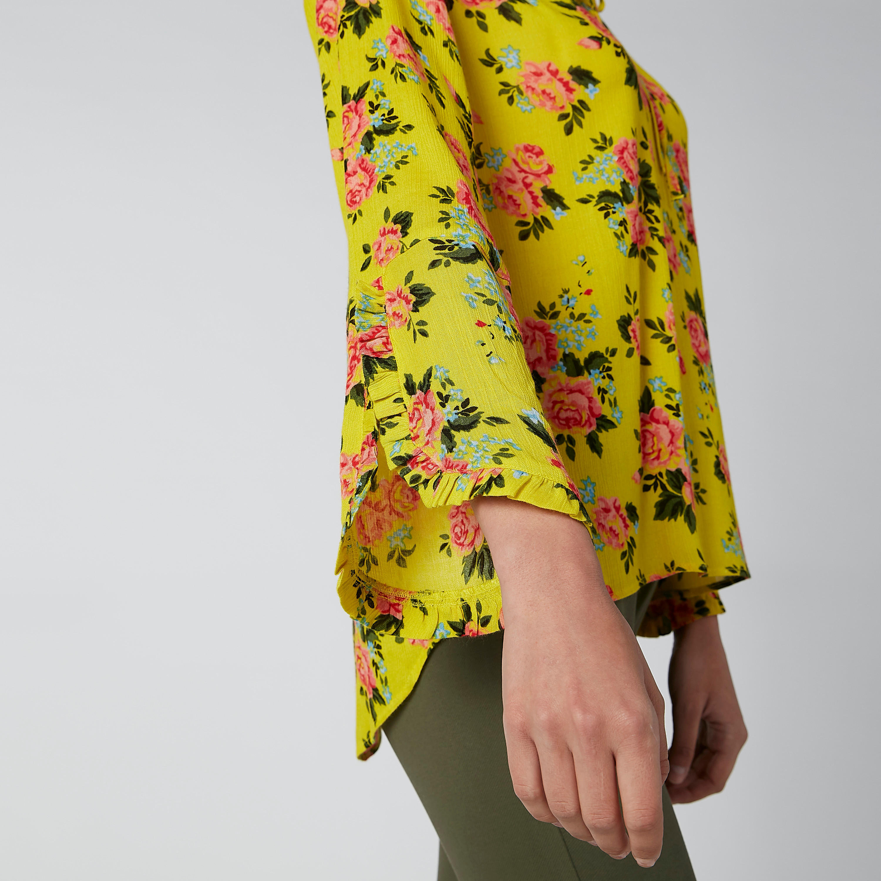 بلوزة بأكمام واسعة وأربطة وطبعات زهرية-women-clothing-shirtsandblouses-blouses-image-6