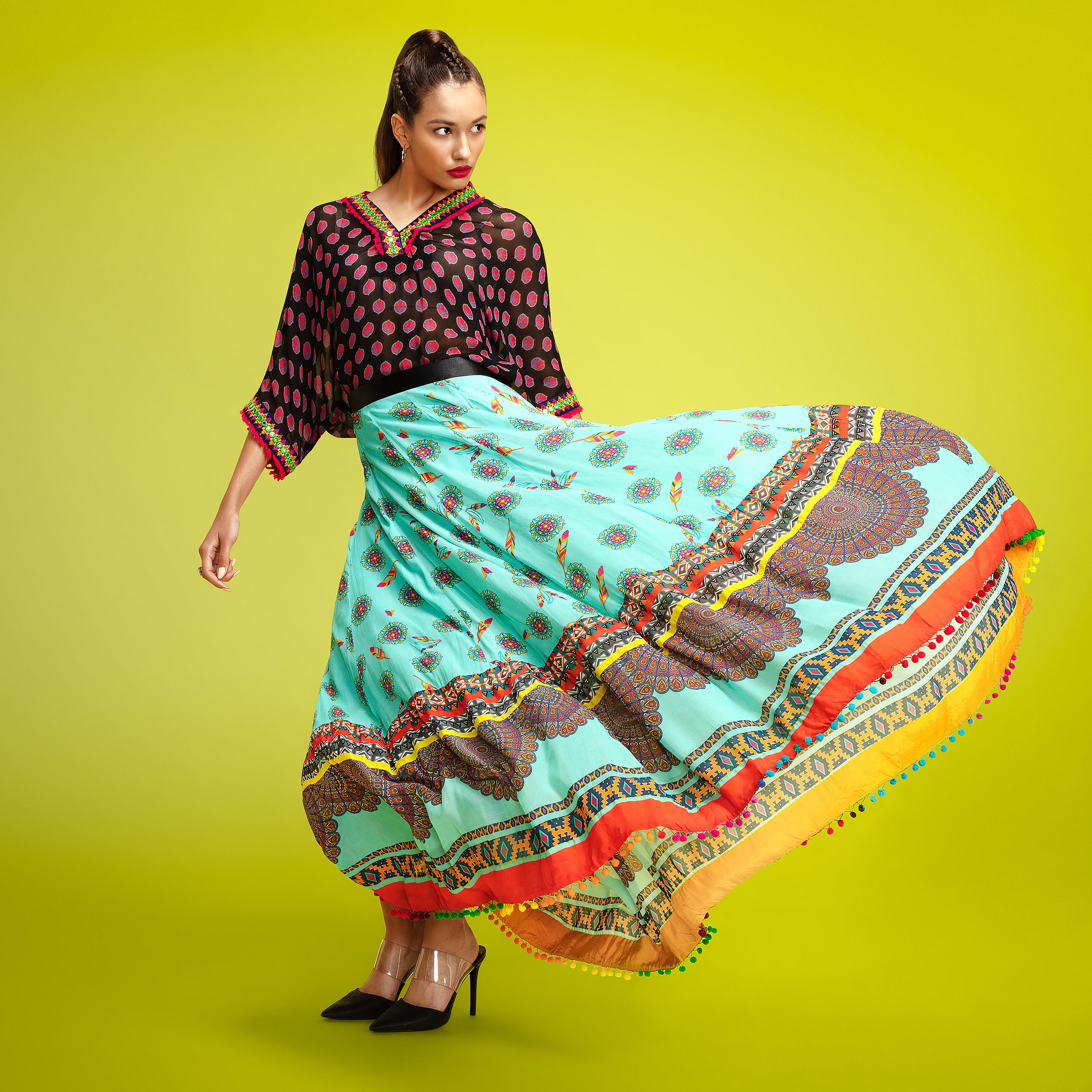 بلوزة قصيرة بياقة V وأكمام 3/4 وطبعات-women-clothing-shirtsandblouses-blouses-image-1