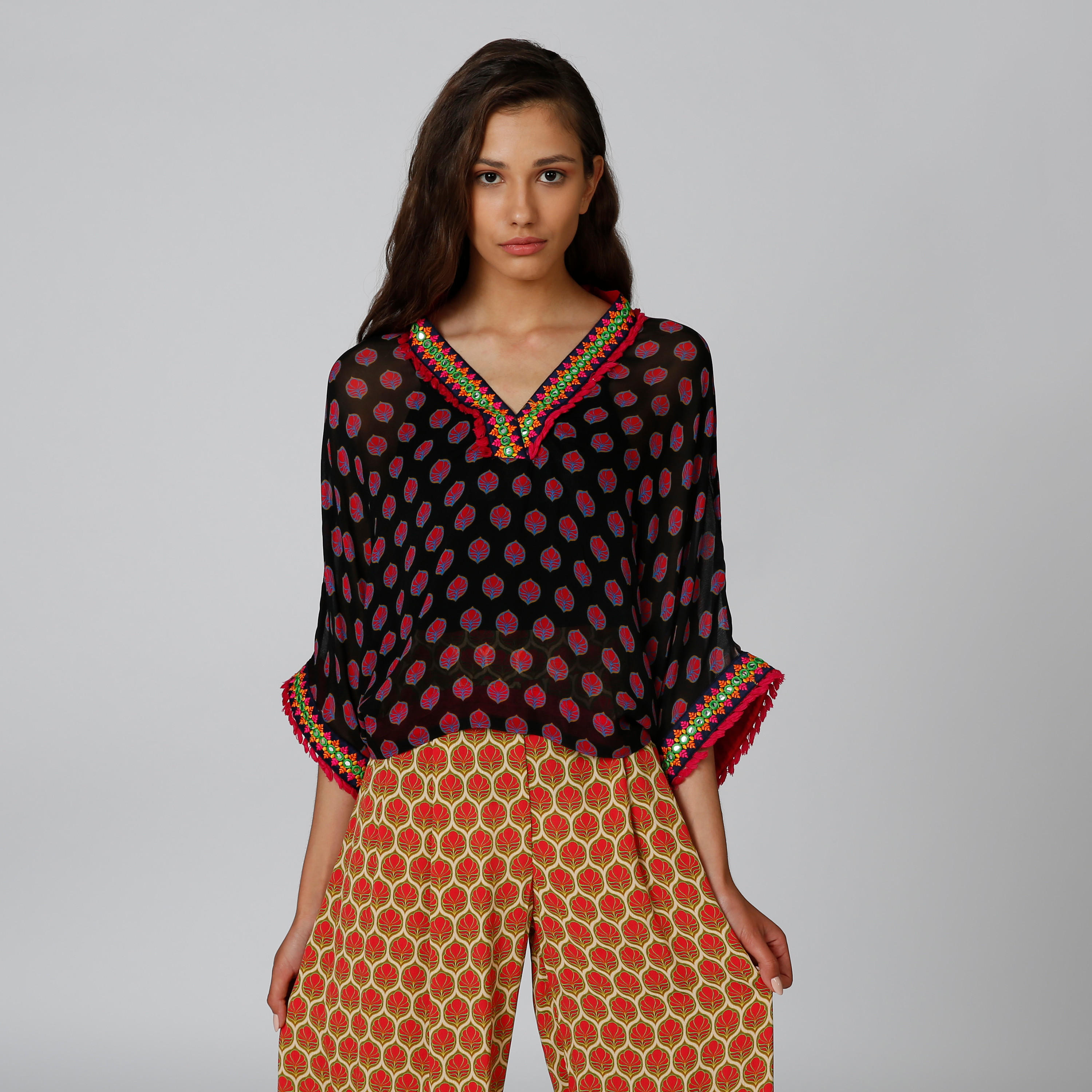 بلوزة قصيرة بياقة V وأكمام 3/4 وطبعات-women-clothing-shirtsandblouses-blouses-image-2