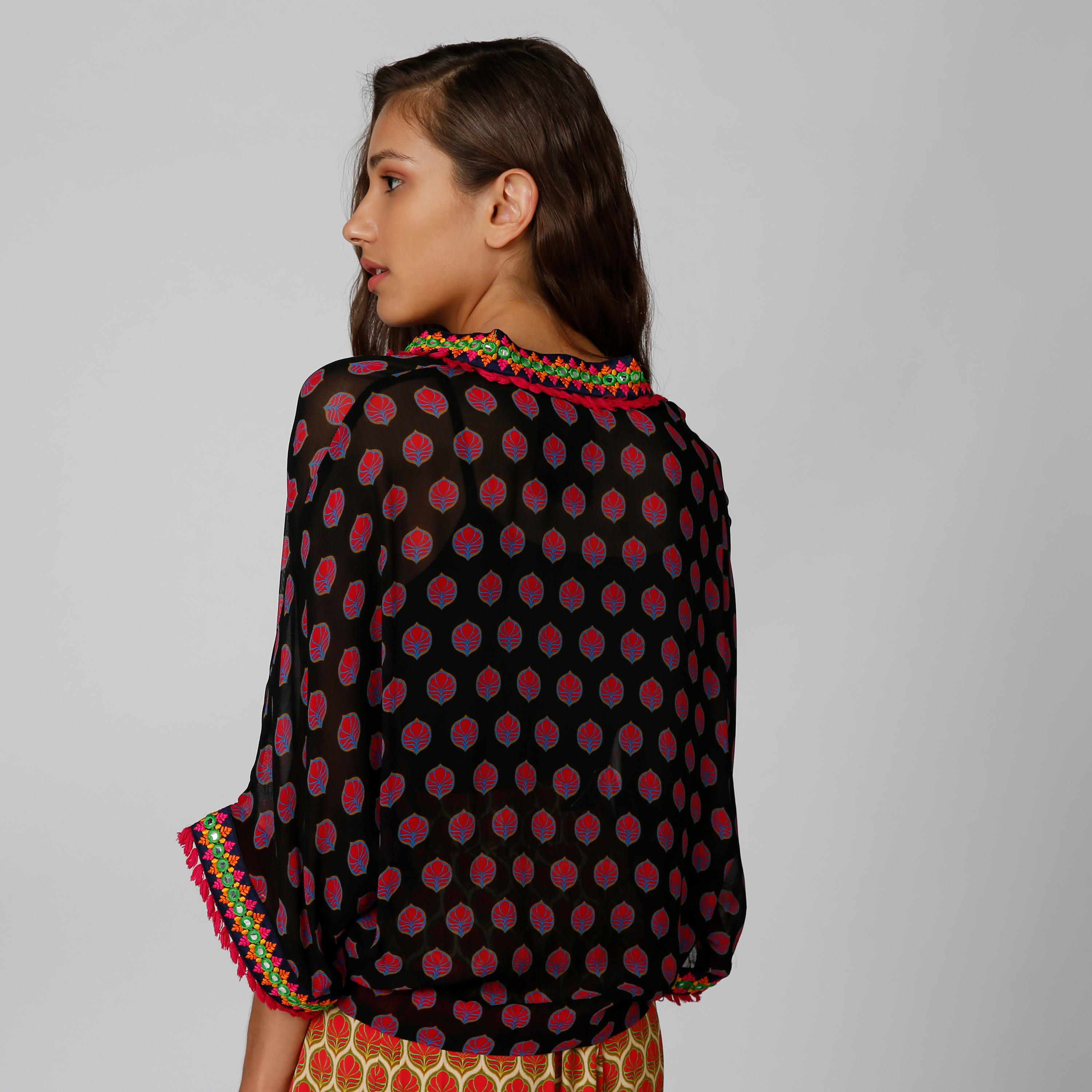 بلوزة قصيرة بياقة V وأكمام 3/4 وطبعات-women-clothing-shirtsandblouses-blouses-image-3
