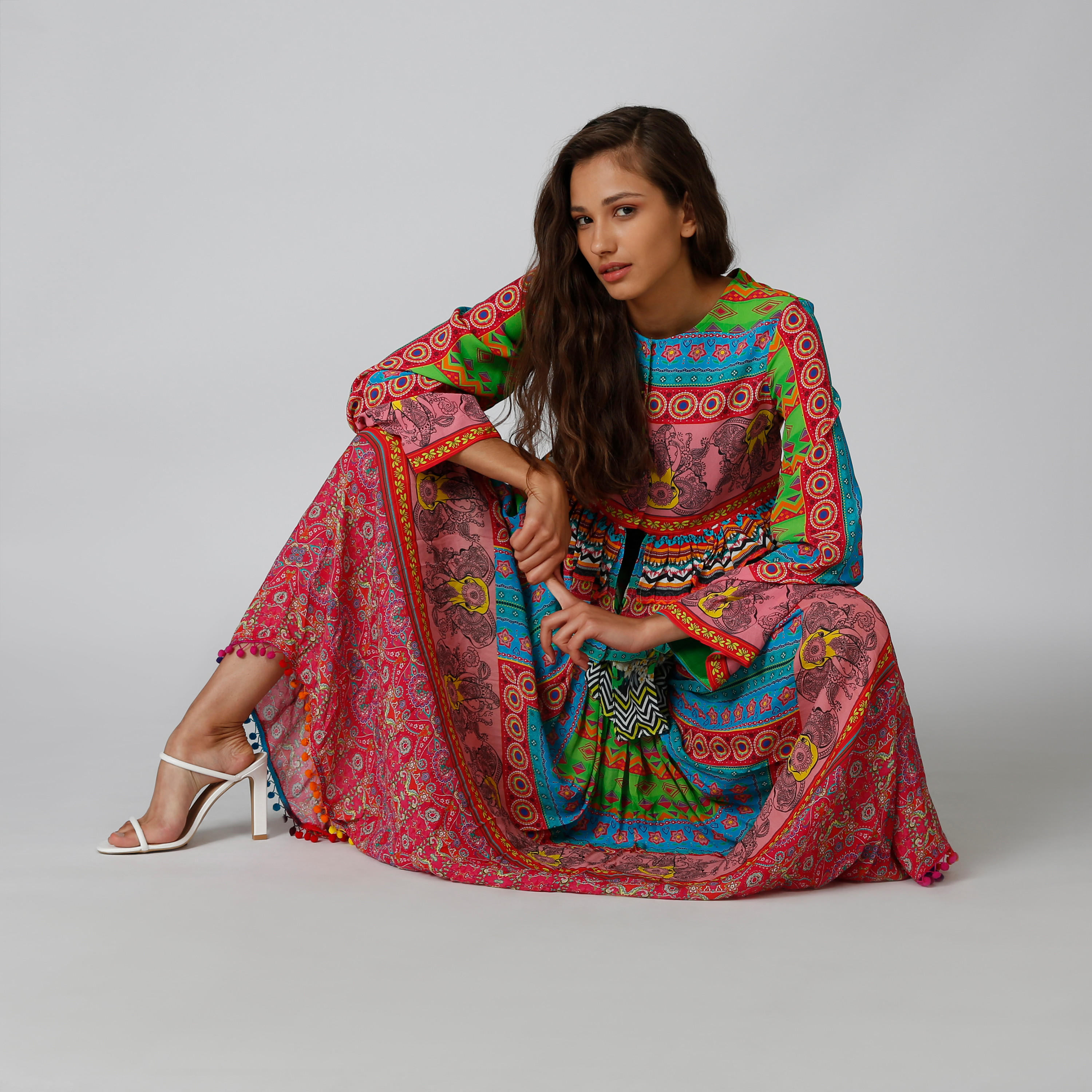جاكيت بأكمام طويلة وحوّاف غير مستويّة وطبعات-women-winterwear-coatsandjackets-jackets-image-1