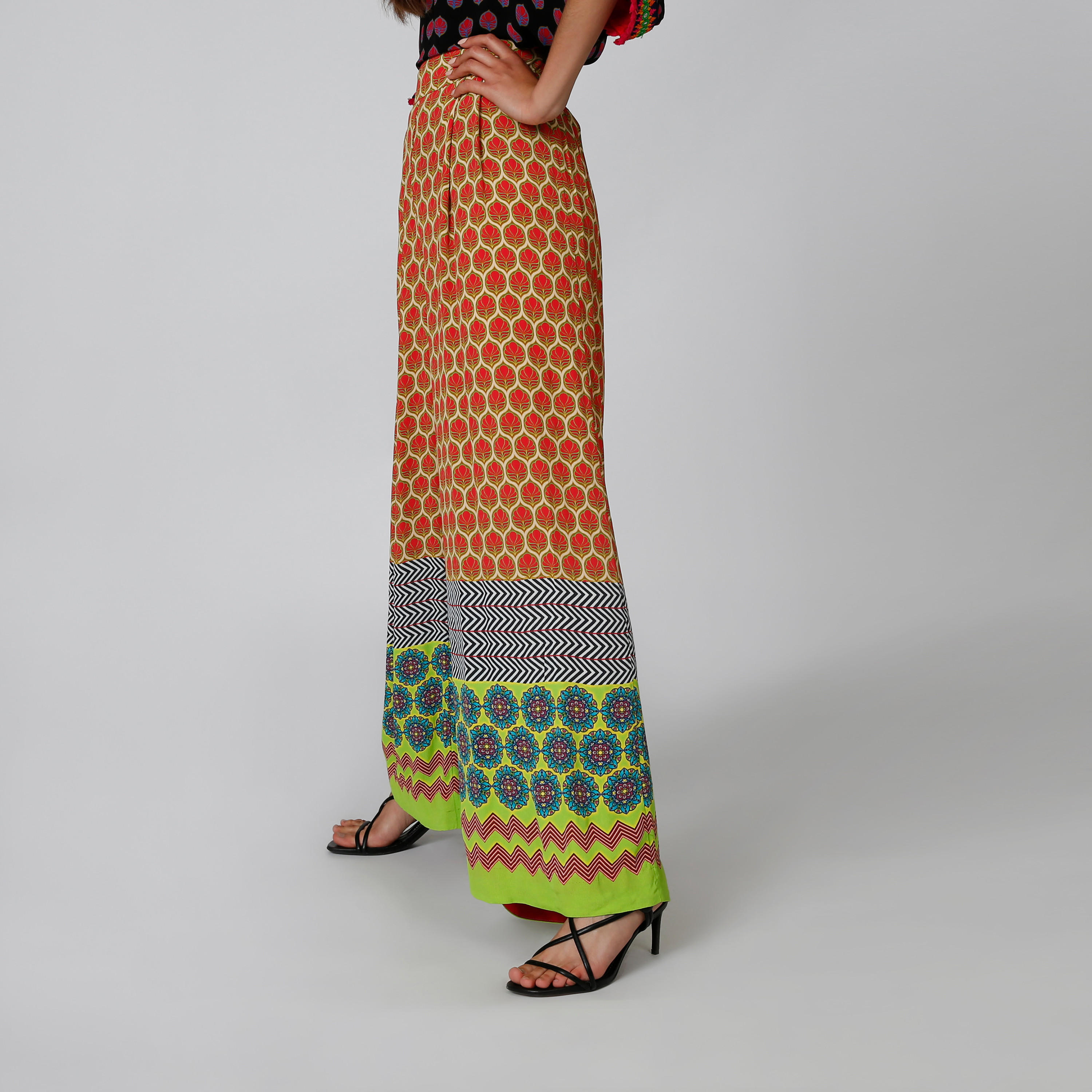 بنطال بالازو بخصر مطّاطي متوسط الارتفاع وطبعات-women-clothing-bottoms-trousers-image-4