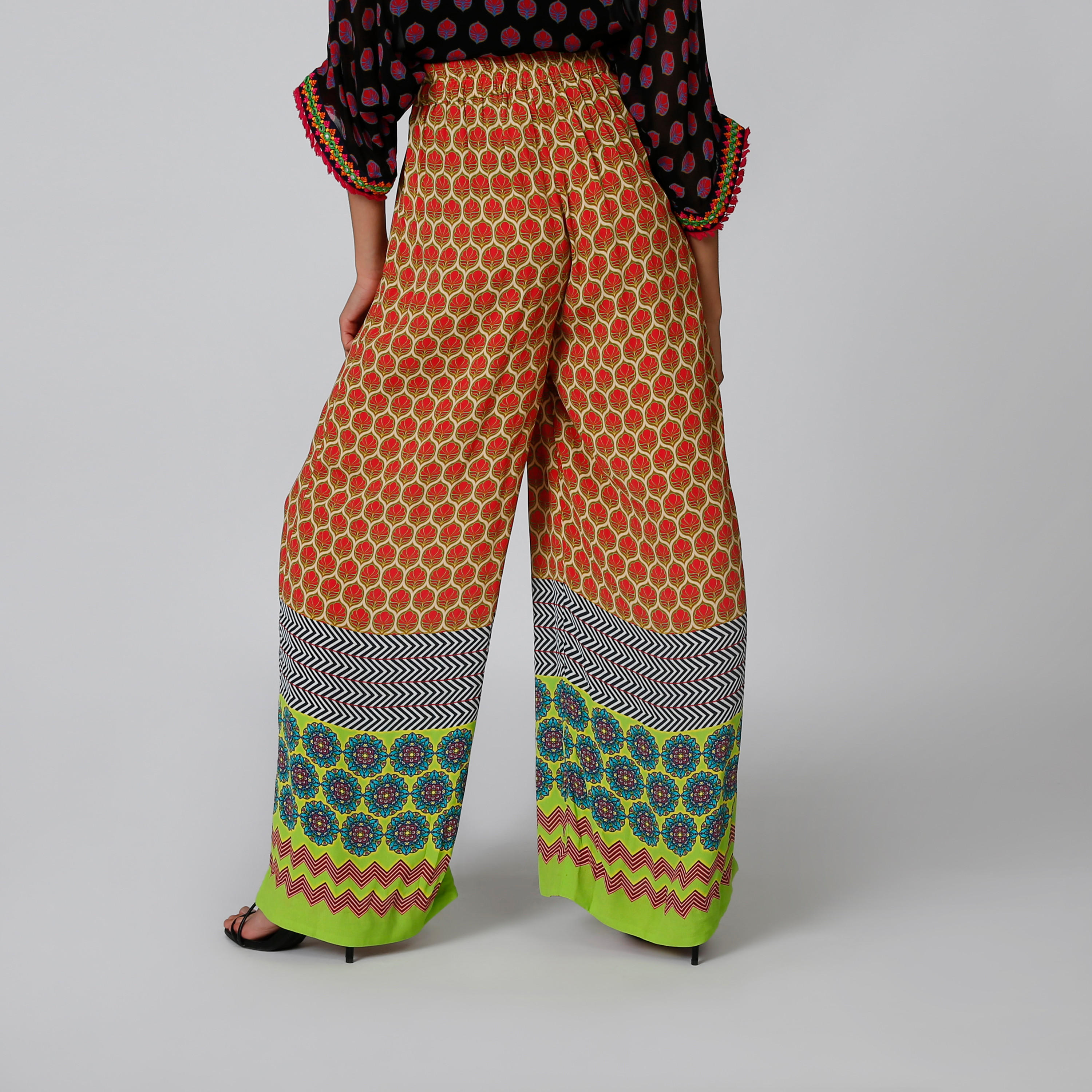 بنطال بالازو بخصر مطّاطي متوسط الارتفاع وطبعات-women-clothing-bottoms-trousers-image-5