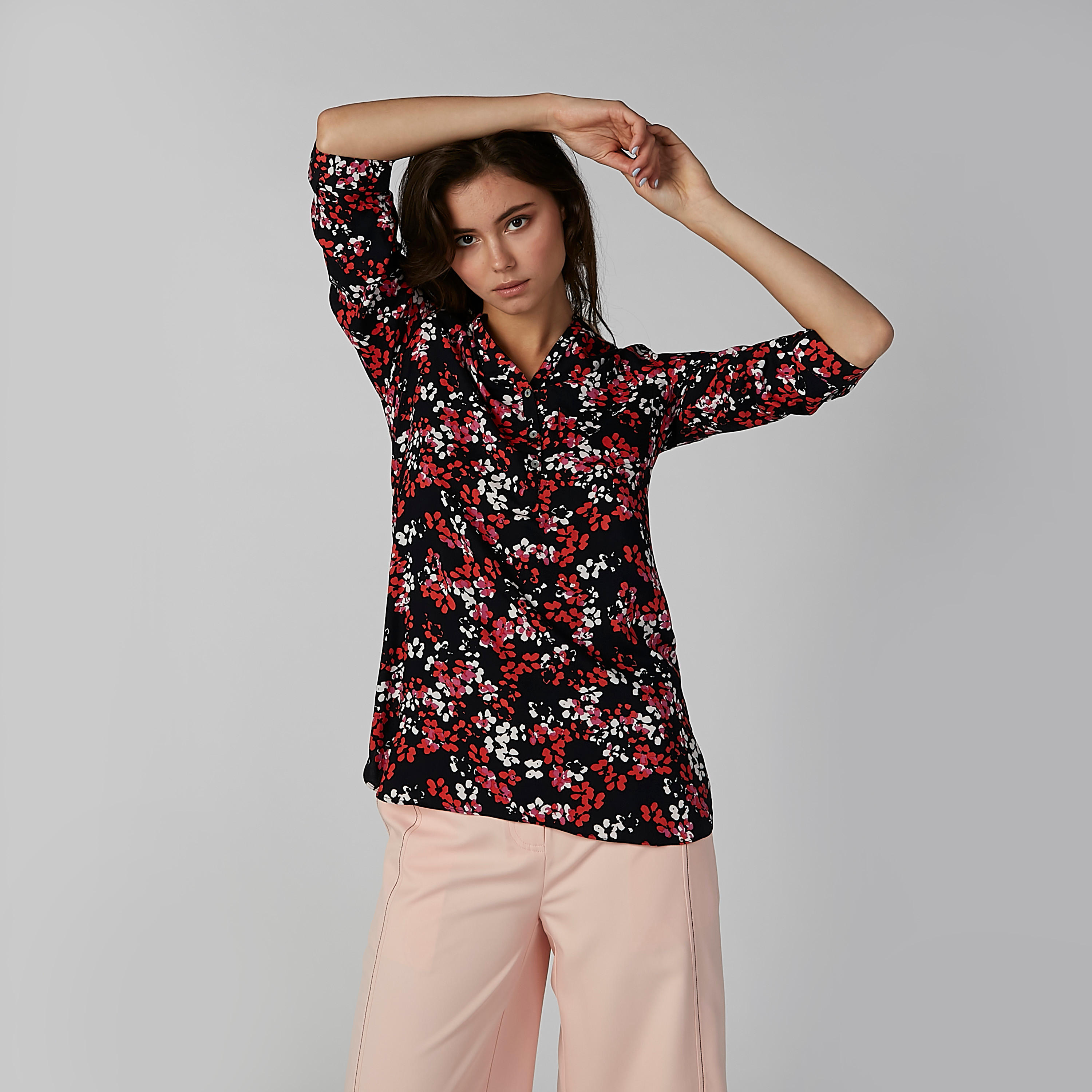 بلوزة مستدام بياقة ماندارين وأكمام 3/4 وطبعات زهرية-women-clothing-shirtsandblouses-blouses-image-2