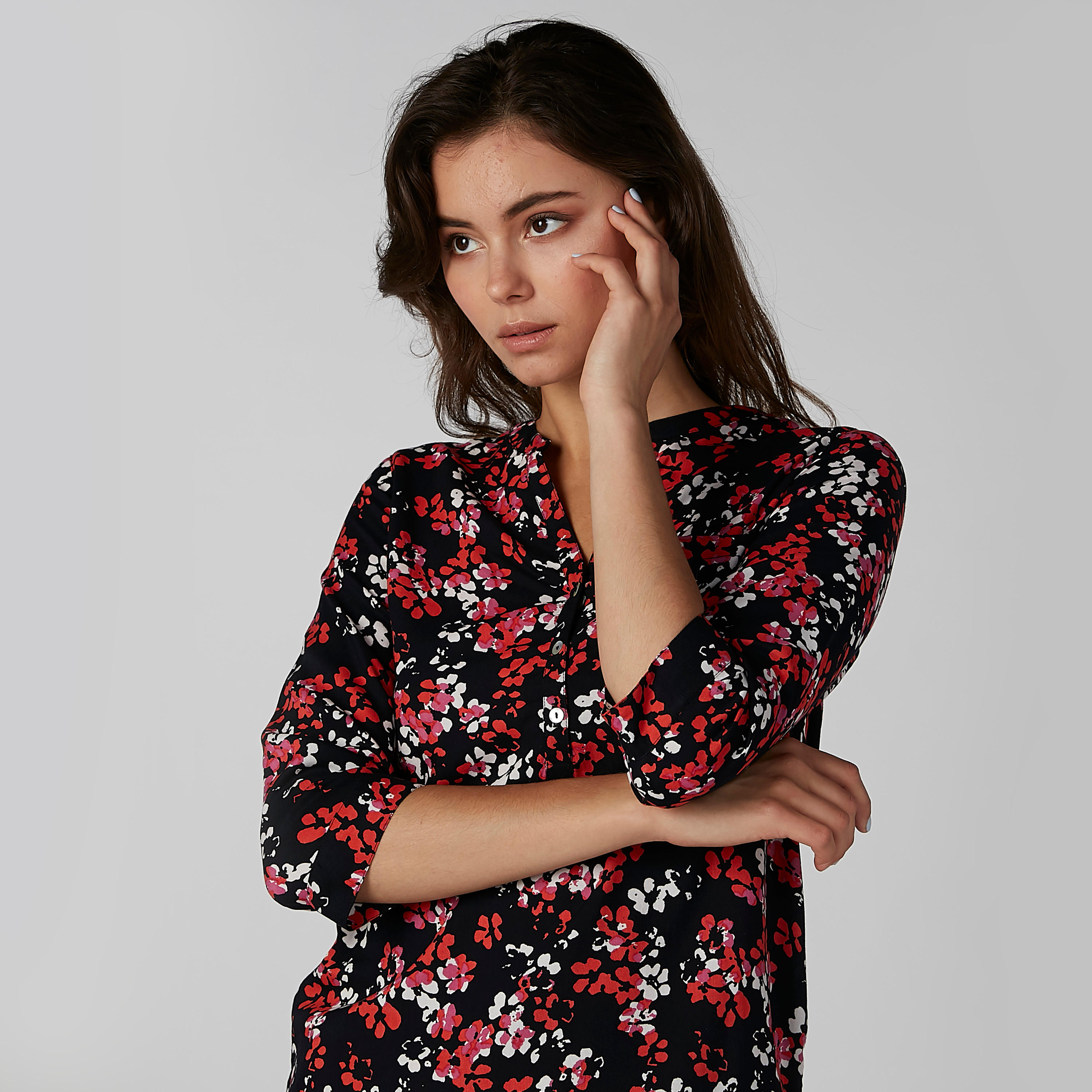 بلوزة مستدام بياقة ماندارين وأكمام 3/4 وطبعات زهرية-women-clothing-shirtsandblouses-blouses-image-4