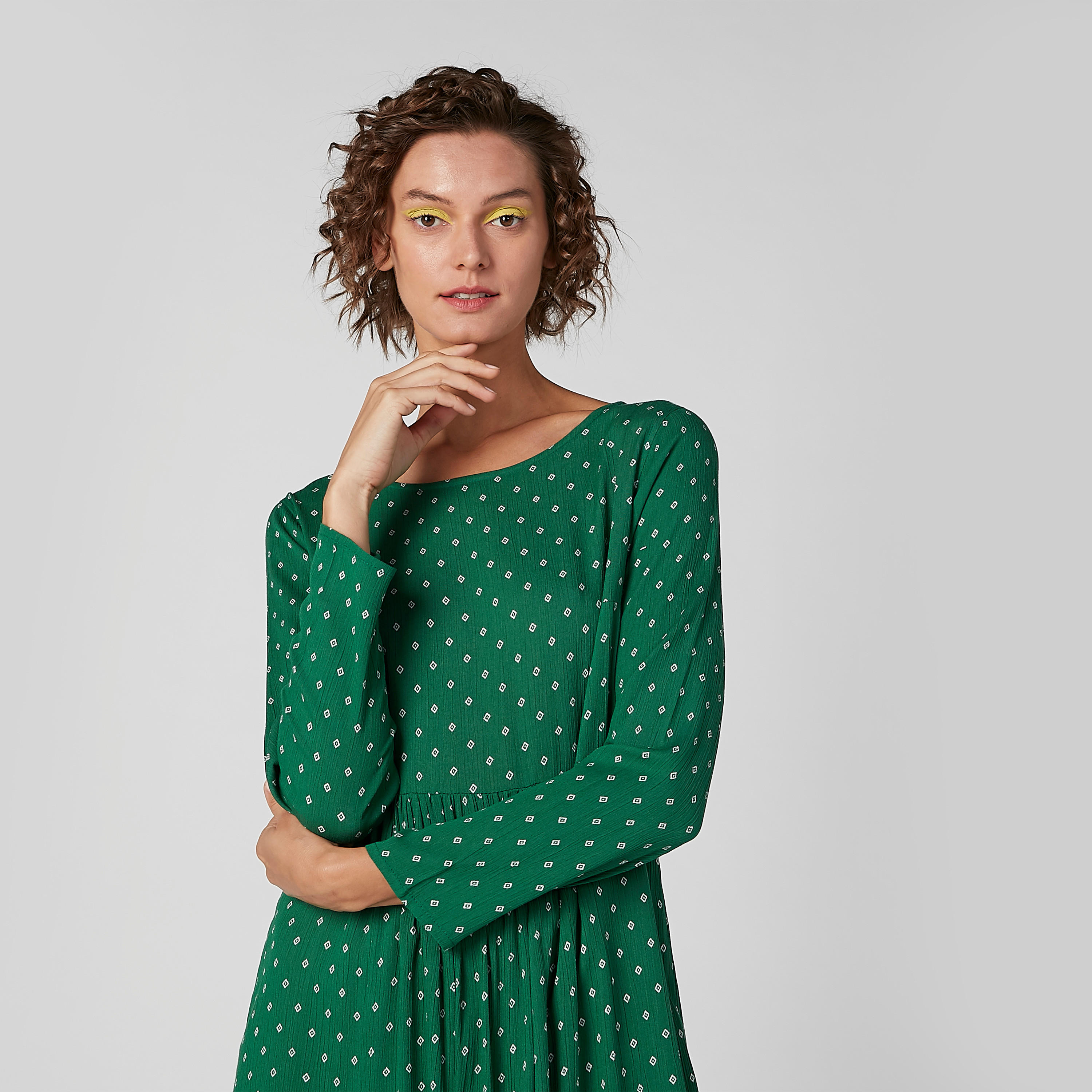 فستان مستدام قصير بياقة عميقة وأكمام طويلة وطبعات-women-clothing-dresses-image-2