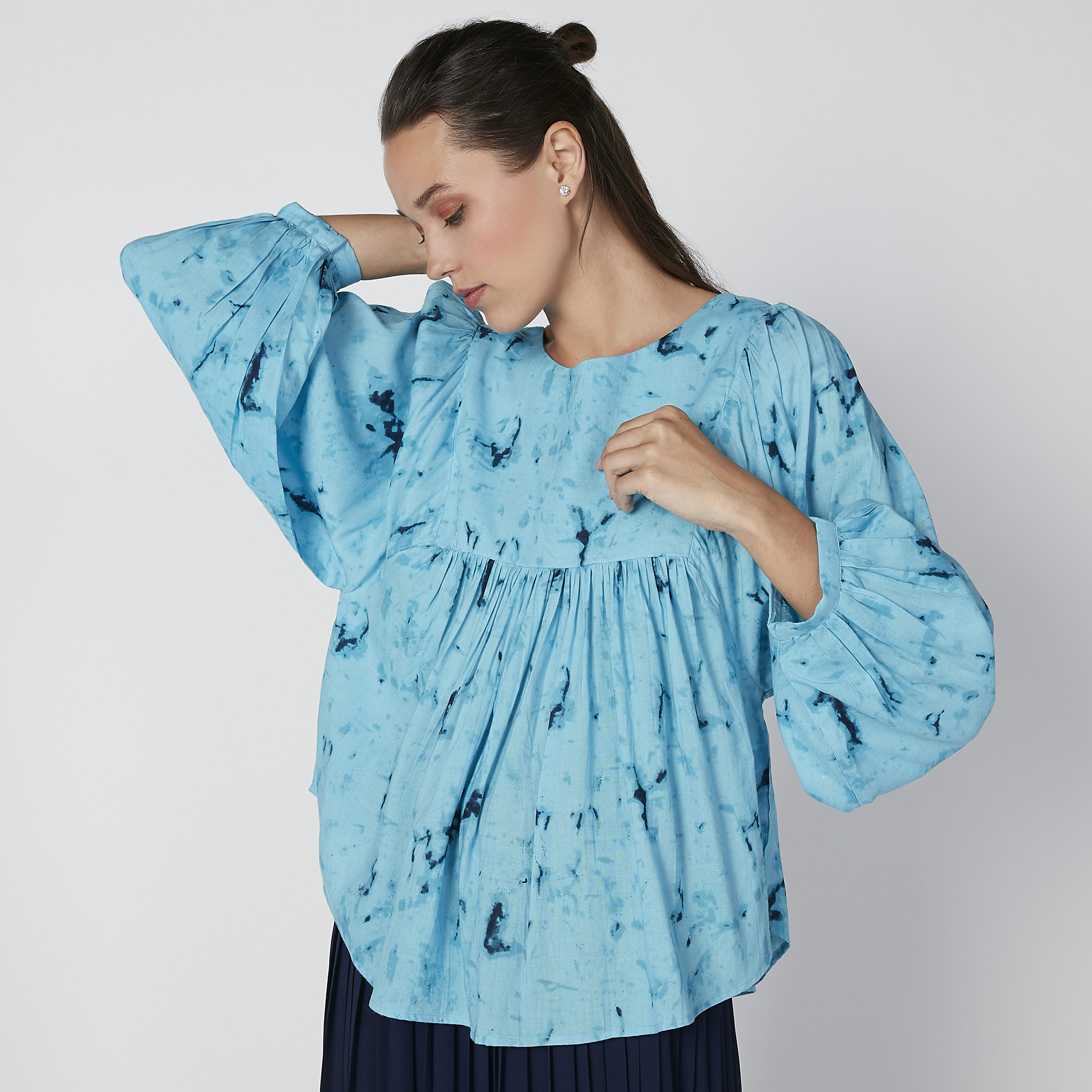 بلوزة مستدامة بياقة قارب وأكمام بيشوب وطبعات -women-clothing-shirtsandblouses-blouses-image-4