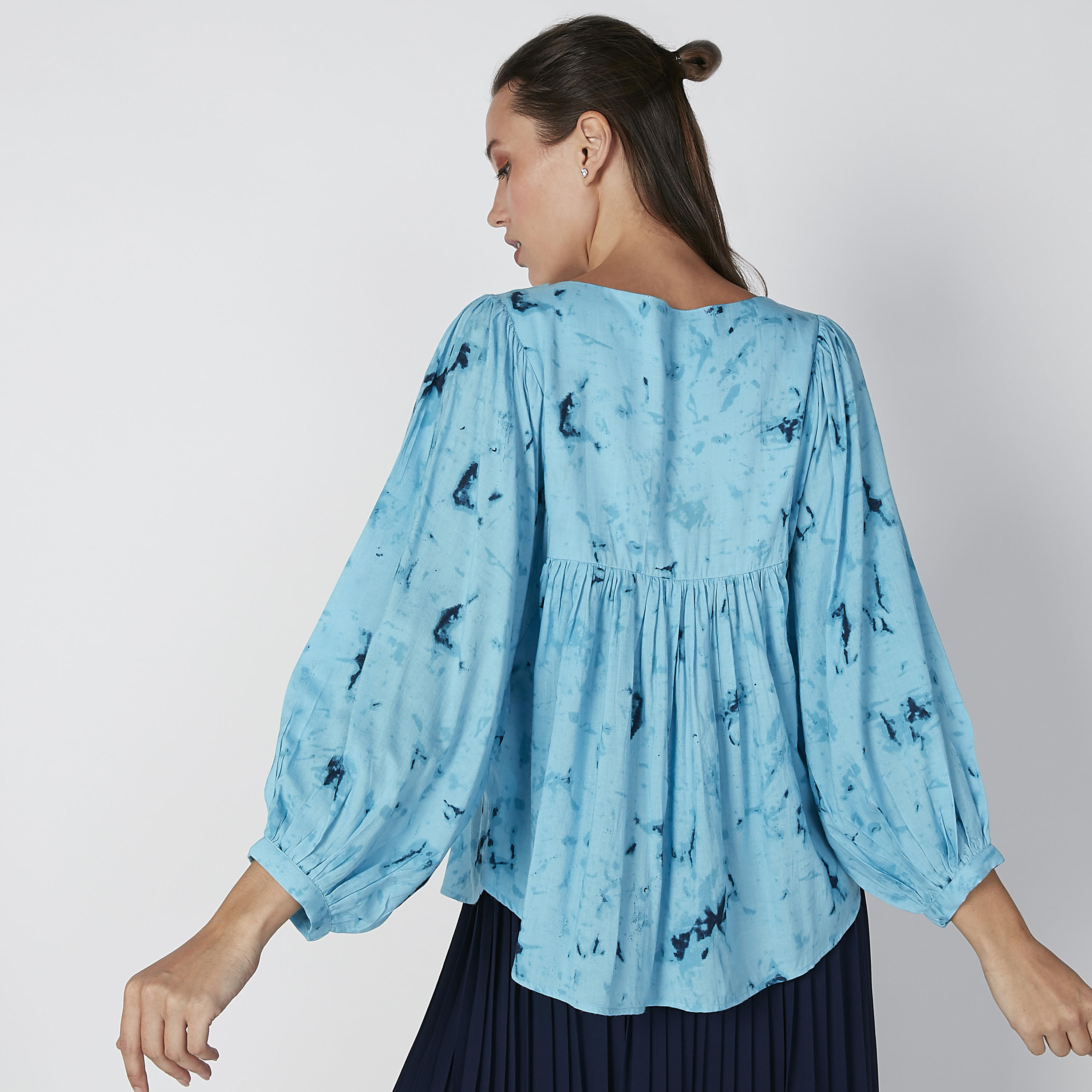بلوزة مستدامة بياقة قارب وأكمام بيشوب وطبعات -women-clothing-shirtsandblouses-blouses-image-3