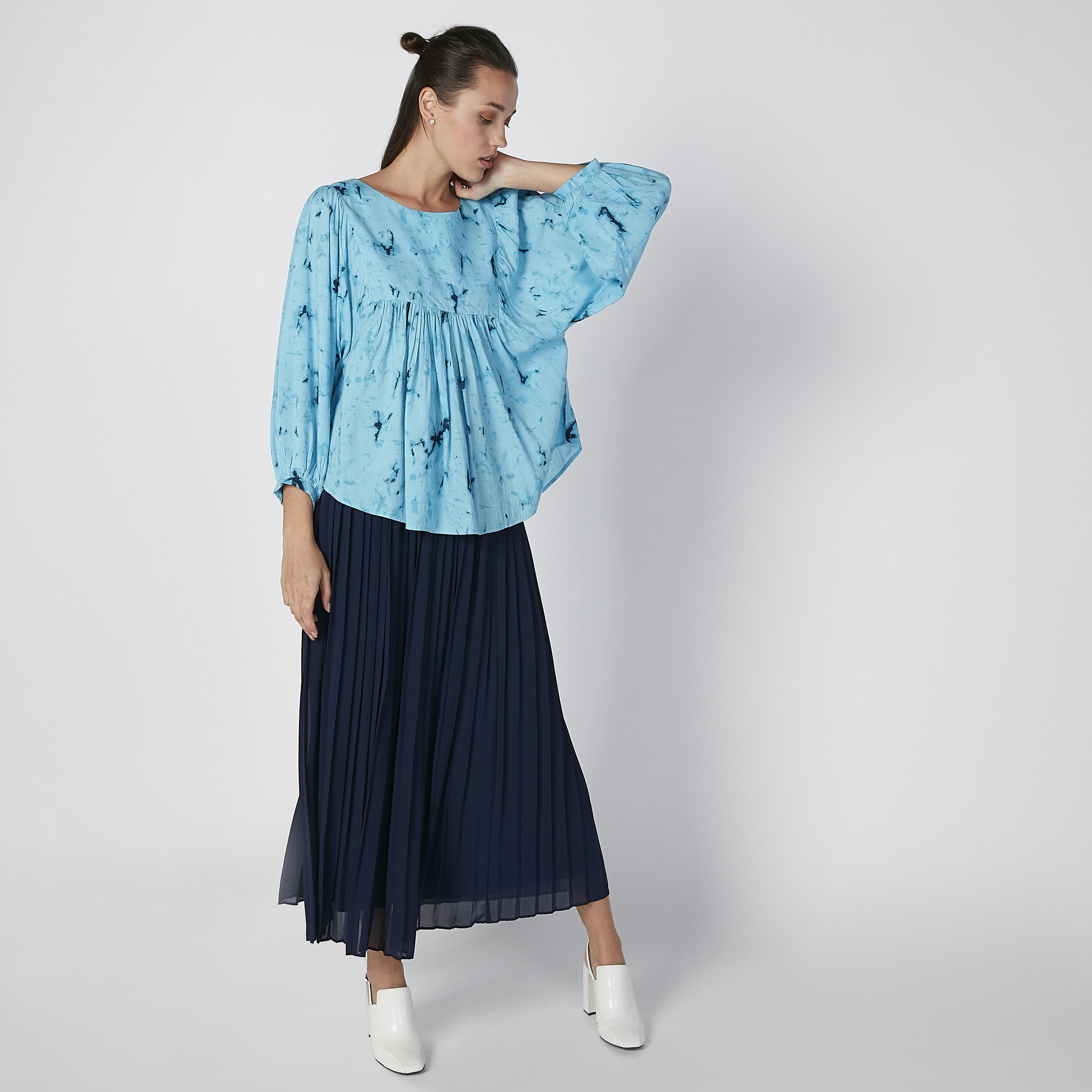 بلوزة مستدامة بياقة قارب وأكمام بيشوب وطبعات -women-clothing-shirtsandblouses-blouses-image-2