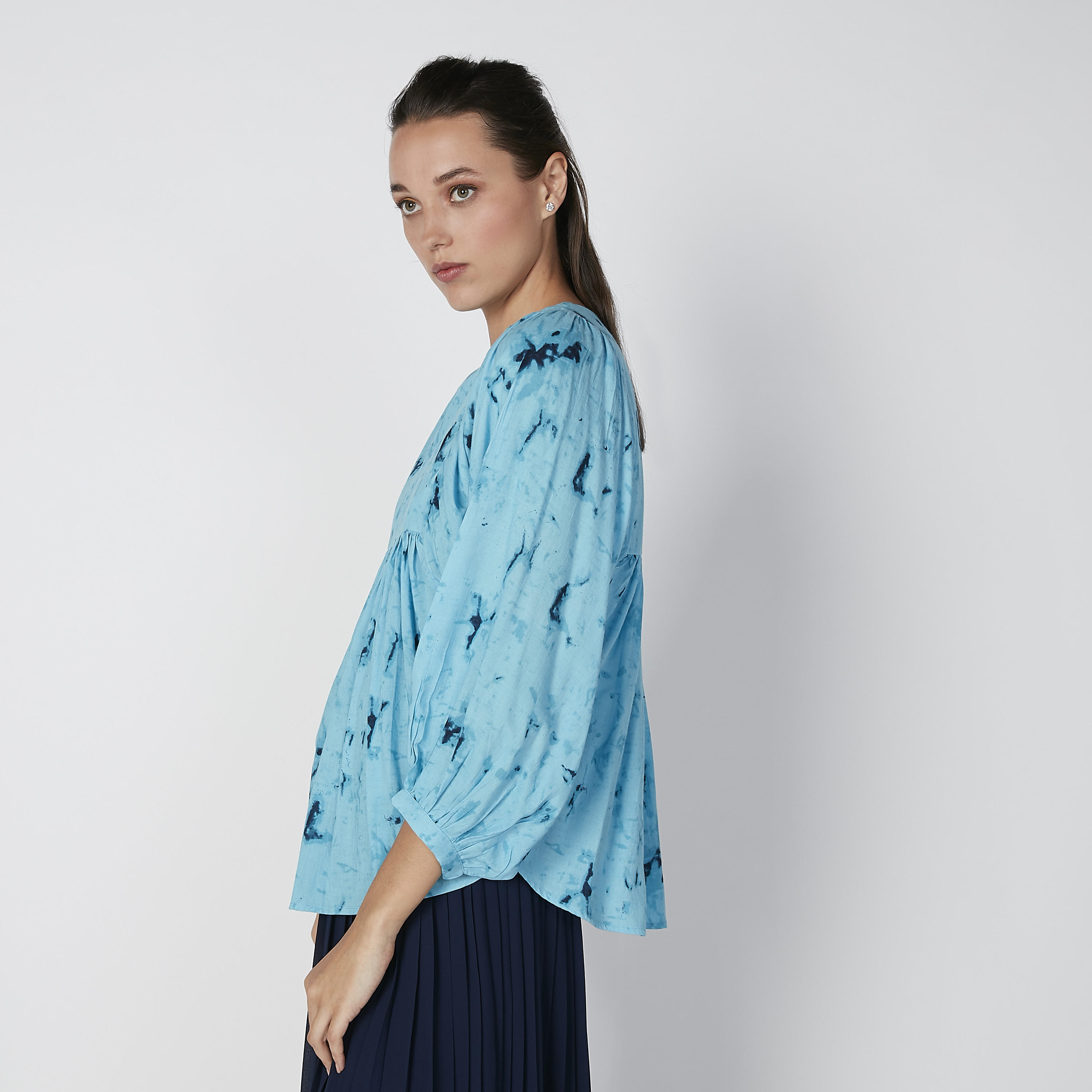 بلوزة مستدامة بياقة قارب وأكمام بيشوب وطبعات -women-clothing-shirtsandblouses-blouses-image-1