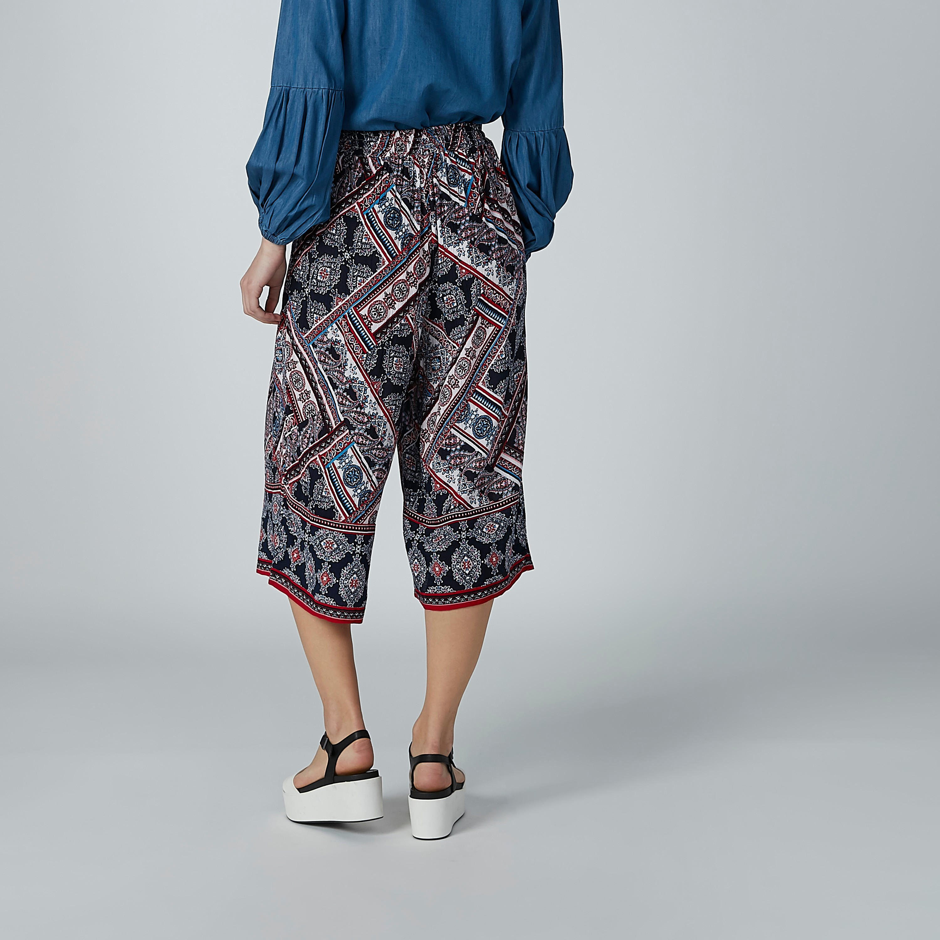 بنطال واسع الساقين بخصر متوسط الارتفاع وجيوب وطبعات-women-clothing-bottoms-trousers-image-3