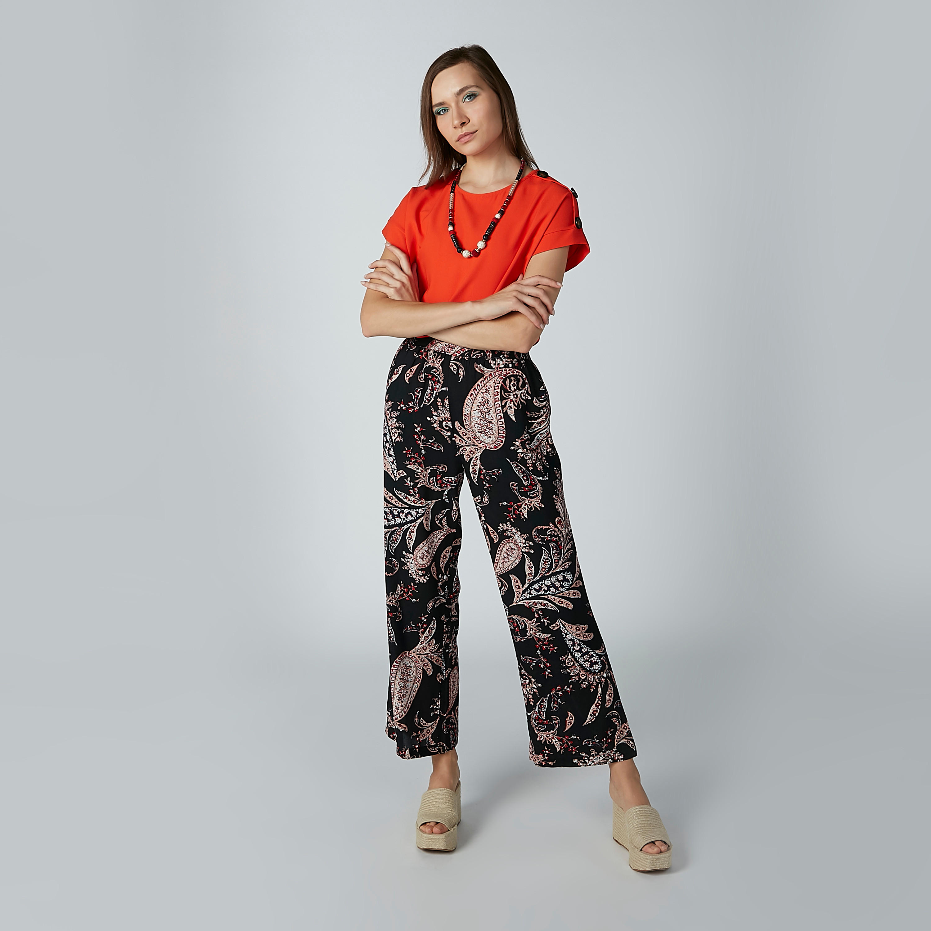 بنطال بالازو بخصر متوسط الارتفاع وجيوب وطبعات-women-clothing-bottoms-trousers-image-1