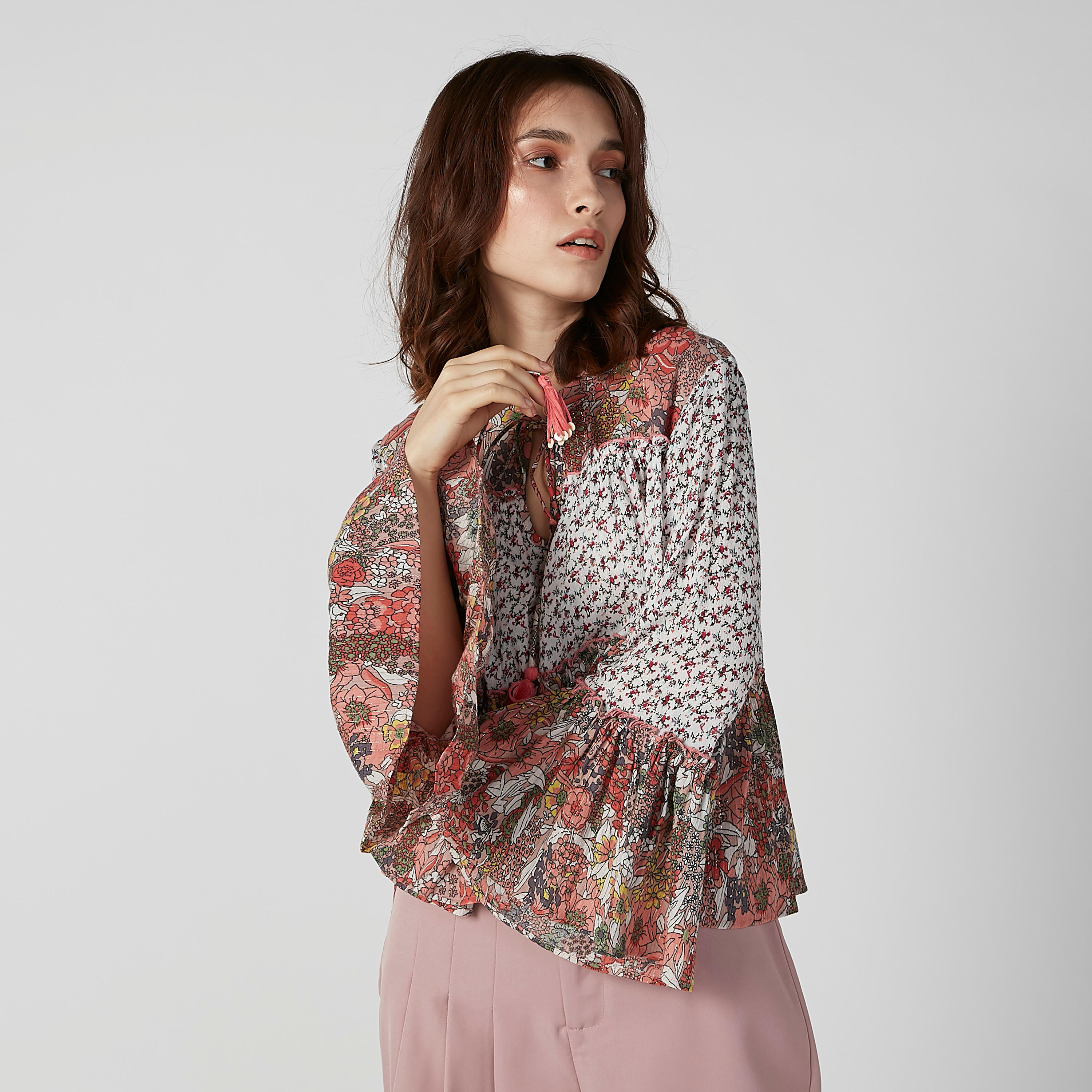 بلوزة بيبلوم بأكمام عريضة وأربطة وطبعات-women-clothing-shirtsandblouses-blouses-image-1