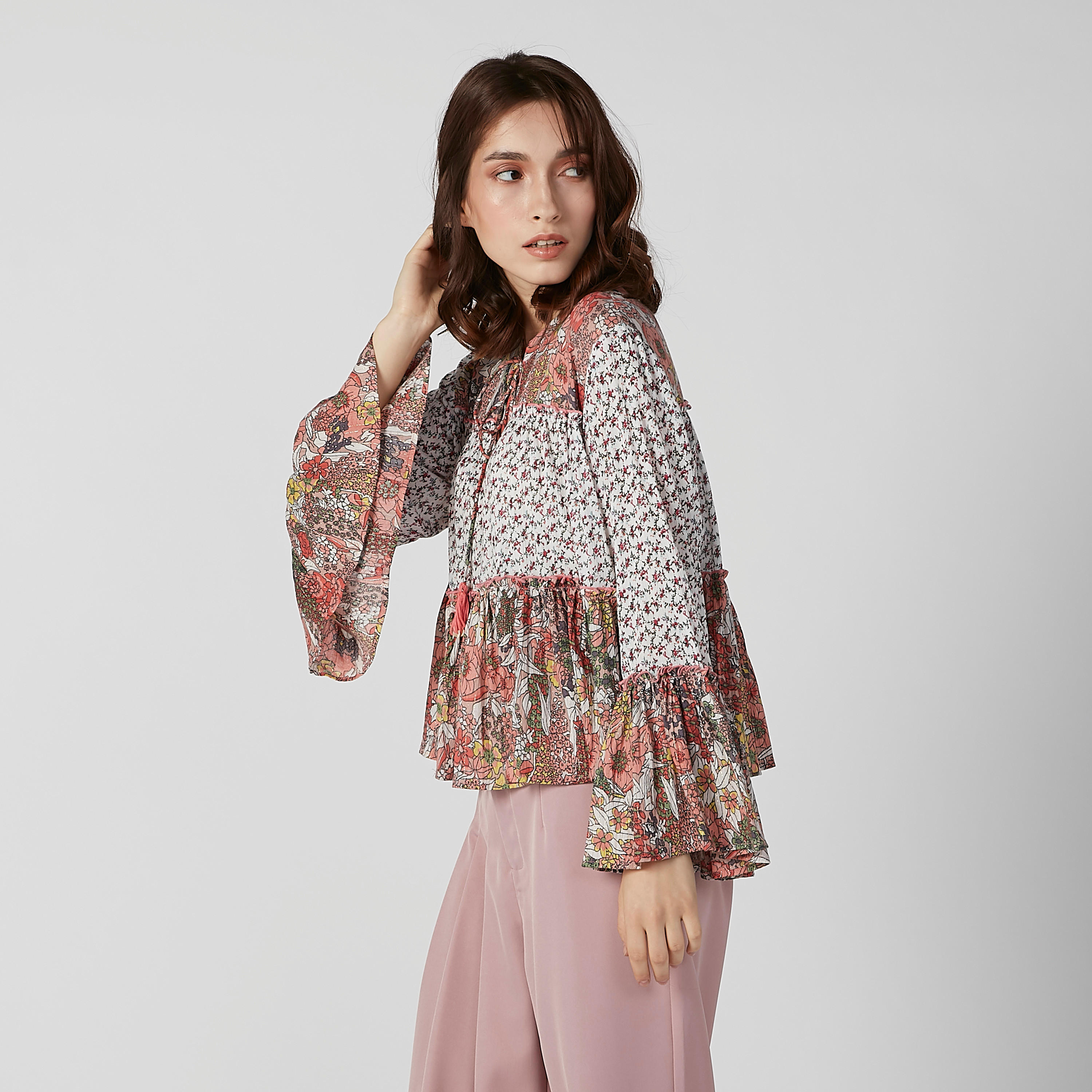 بلوزة بيبلوم بأكمام عريضة وأربطة وطبعات-women-clothing-shirtsandblouses-blouses-image-4