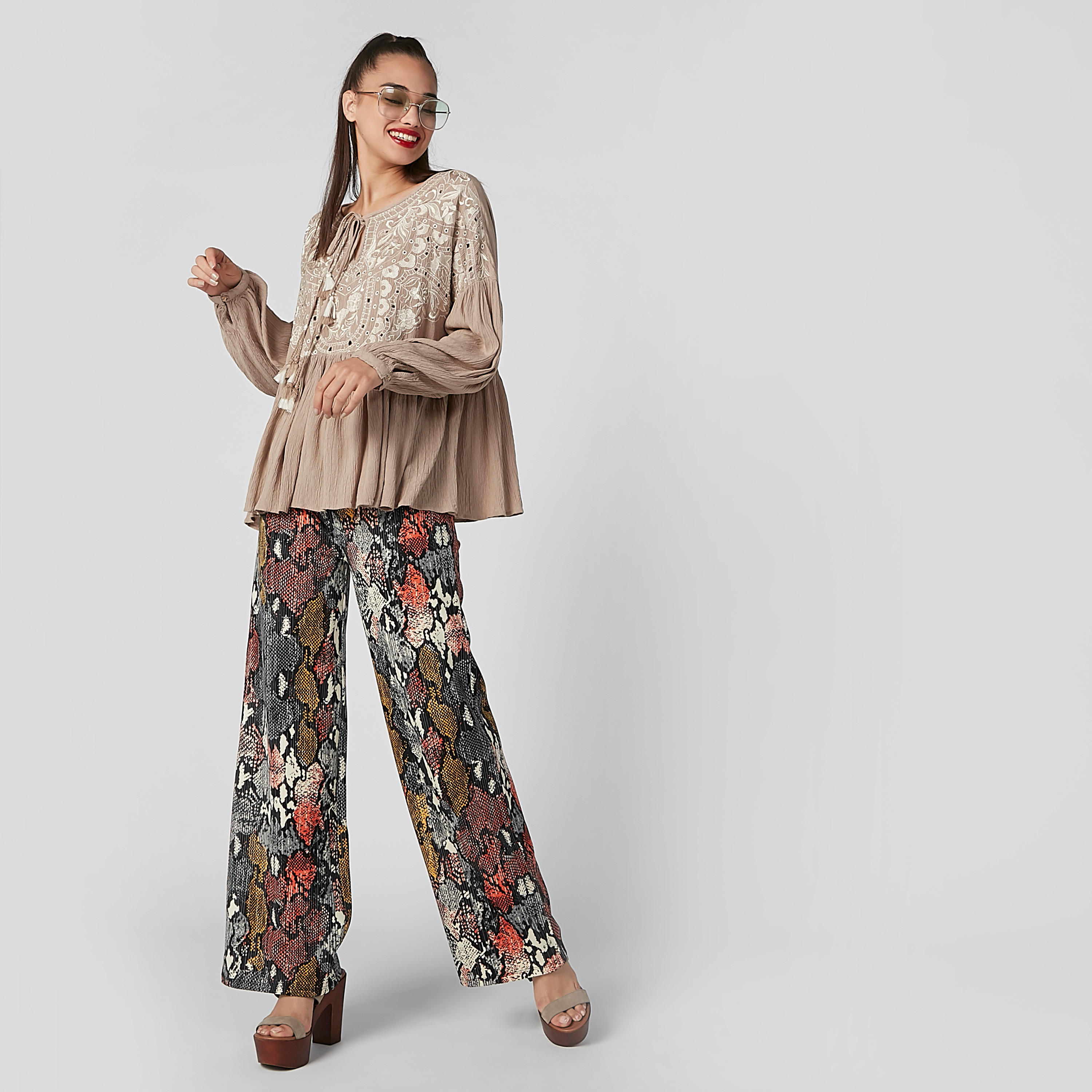 بلوزة بارزة الملمس بياقة قارب وأكمام طويلة-women-clothing-shirtsandblouses-blouses-image-2
