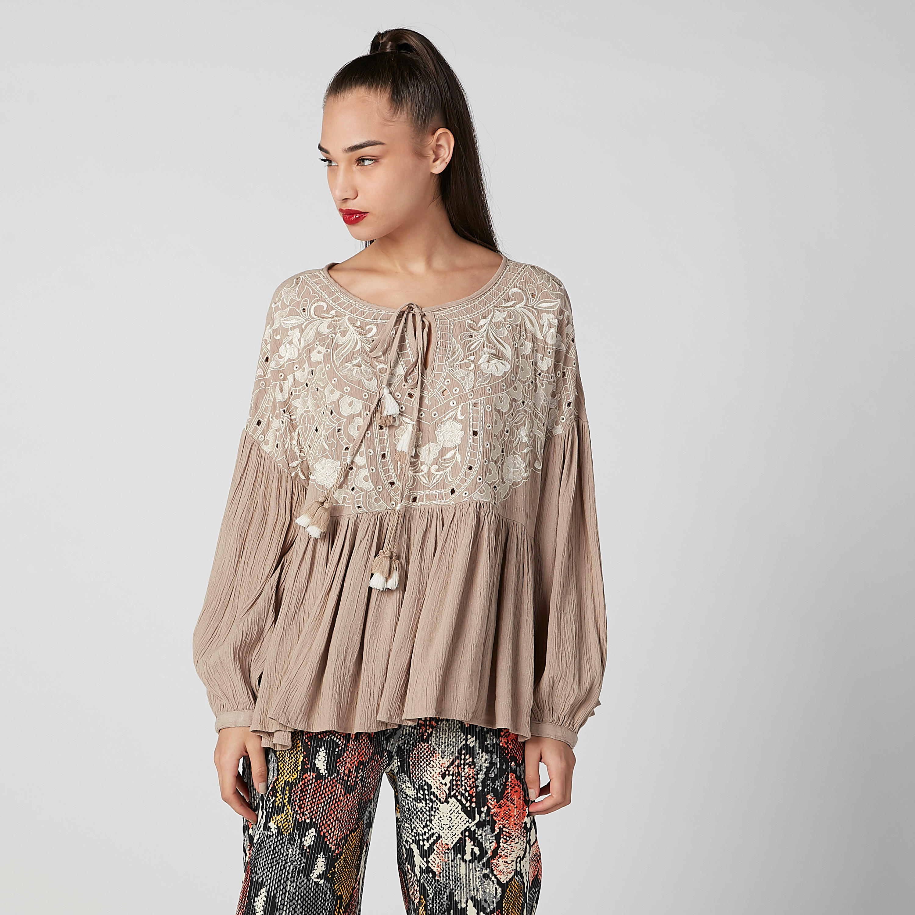 بلوزة بارزة الملمس بياقة قارب وأكمام طويلة-women-clothing-shirtsandblouses-blouses-image-3