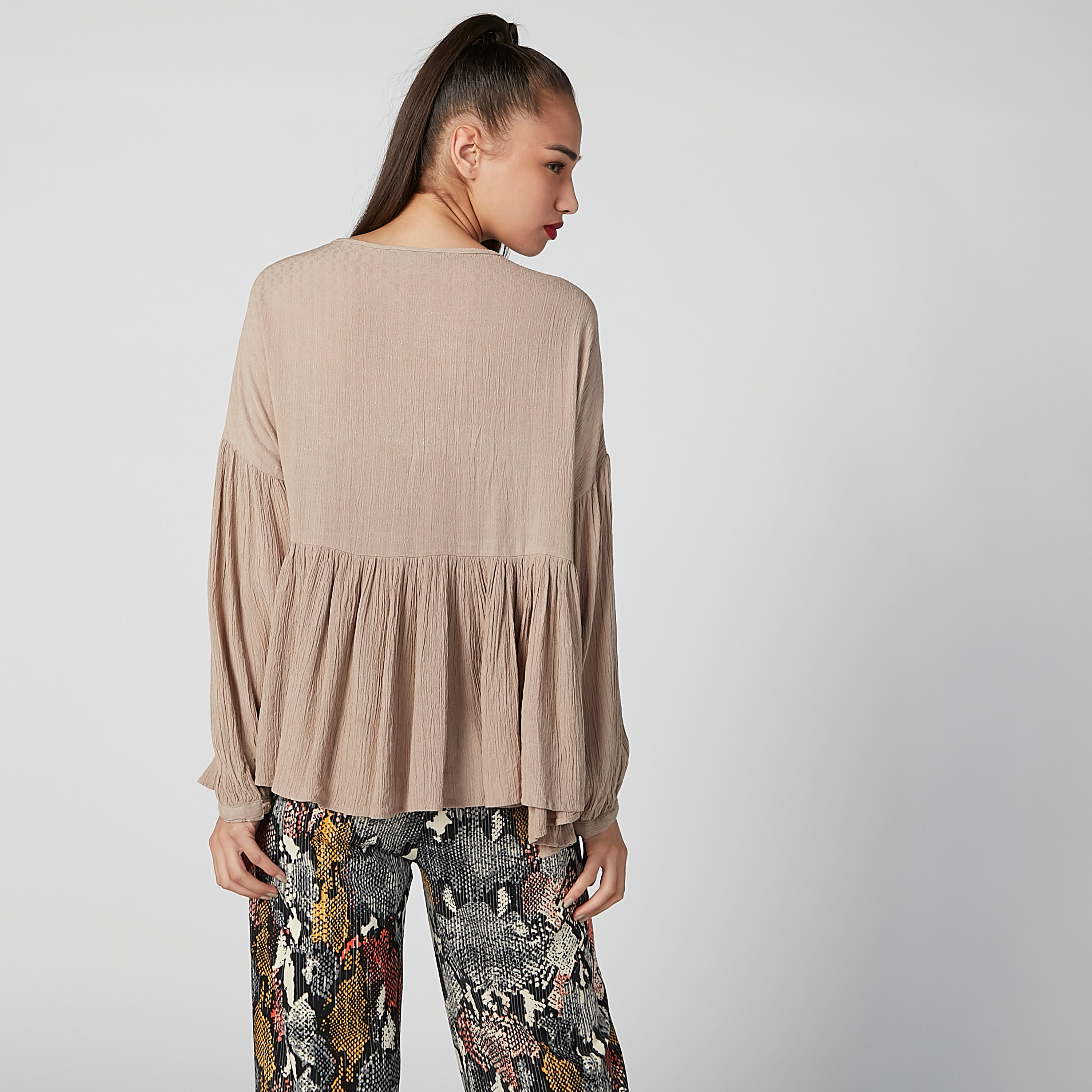 بلوزة بارزة الملمس بياقة قارب وأكمام طويلة-women-clothing-shirtsandblouses-blouses-image-4