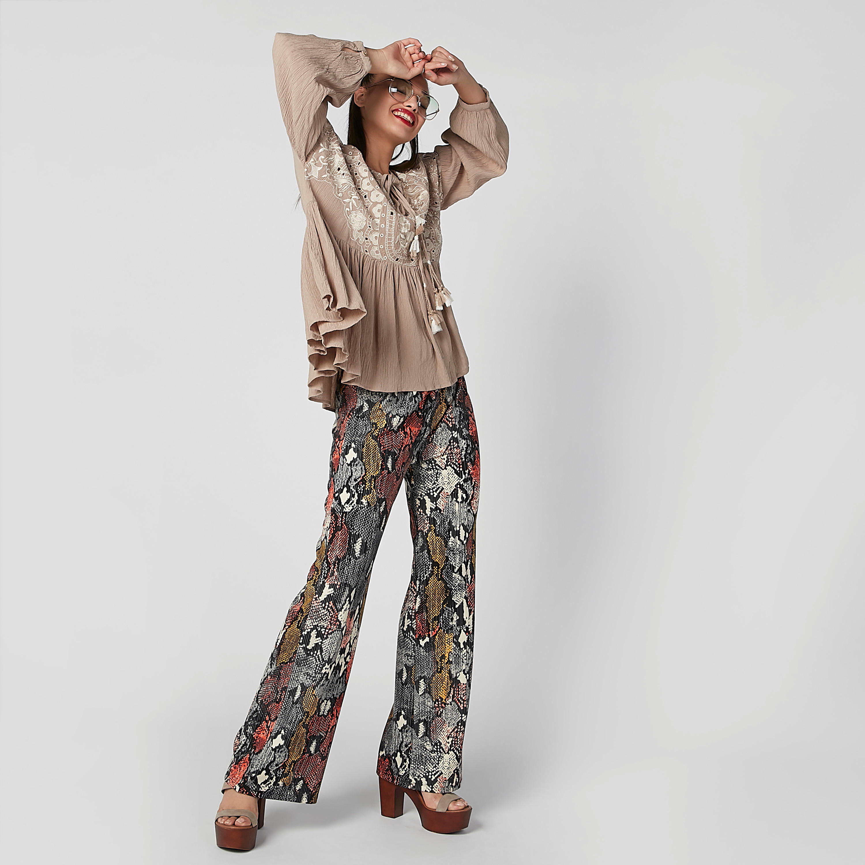 بلوزة بارزة الملمس بياقة قارب وأكمام طويلة-women-clothing-shirtsandblouses-blouses-image-5