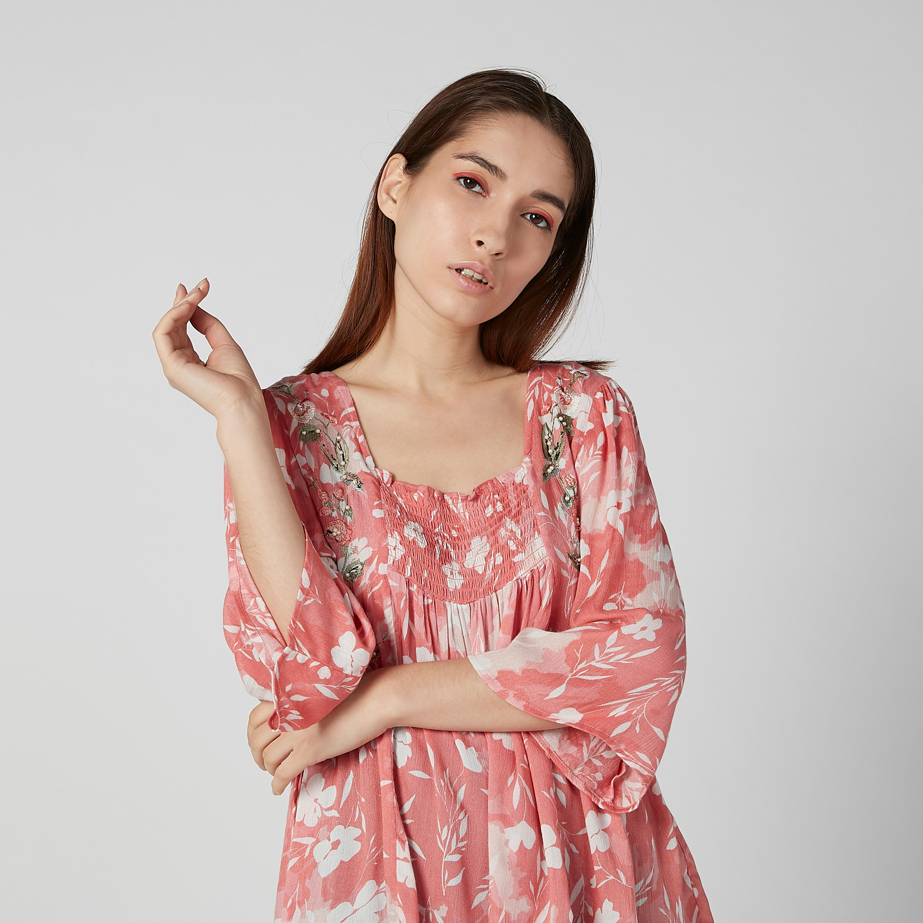 بلوزة بأكمام طويلة وتزيينات وطبعات زهرية-women-clothing-shirtsandblouses-blouses-image-3