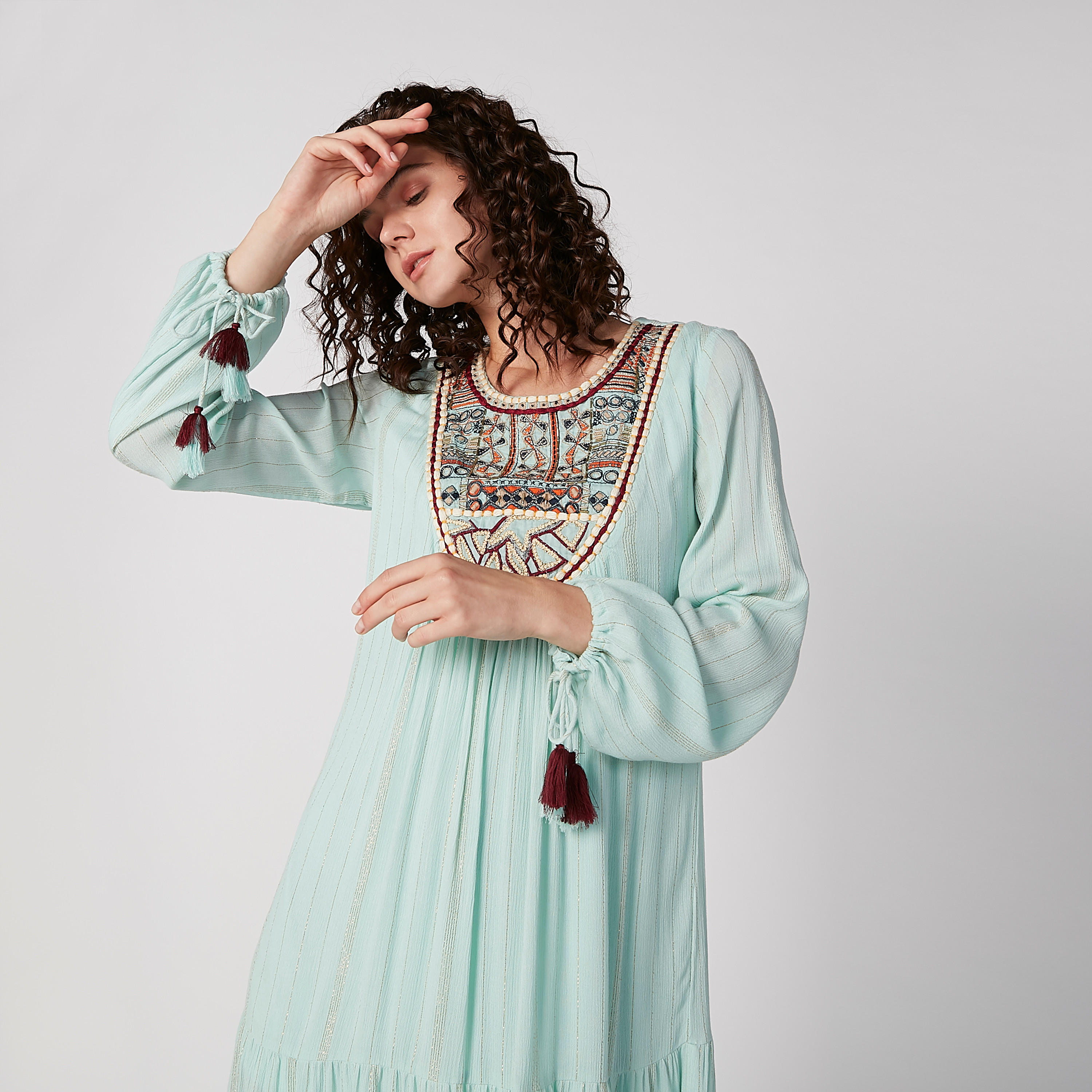 فستان ميدي مقلم بأكمام طويلة وتطريز-women-clothing-dresses-image-2