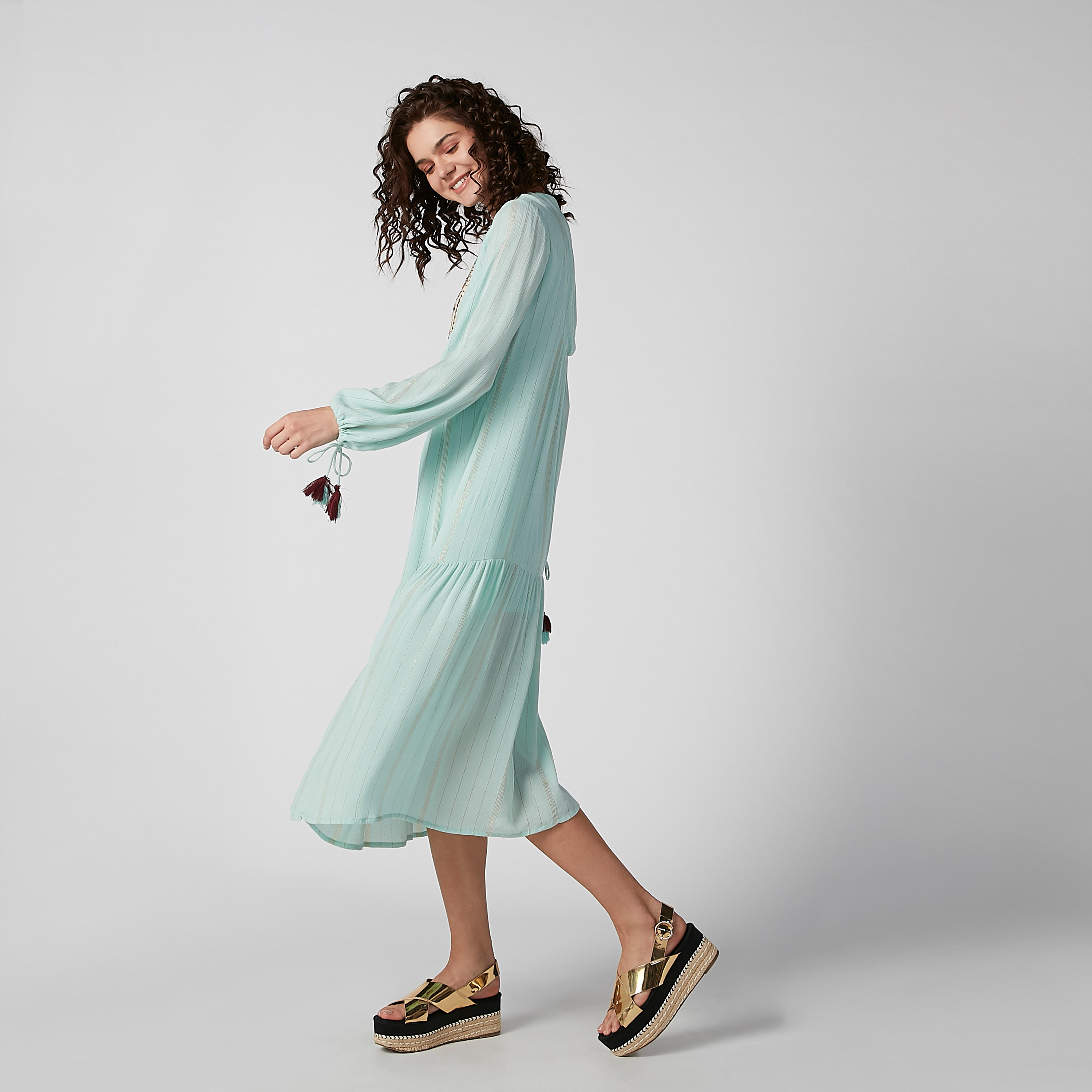 فستان ميدي مقلم بأكمام طويلة وتطريز-women-clothing-dresses-image-3