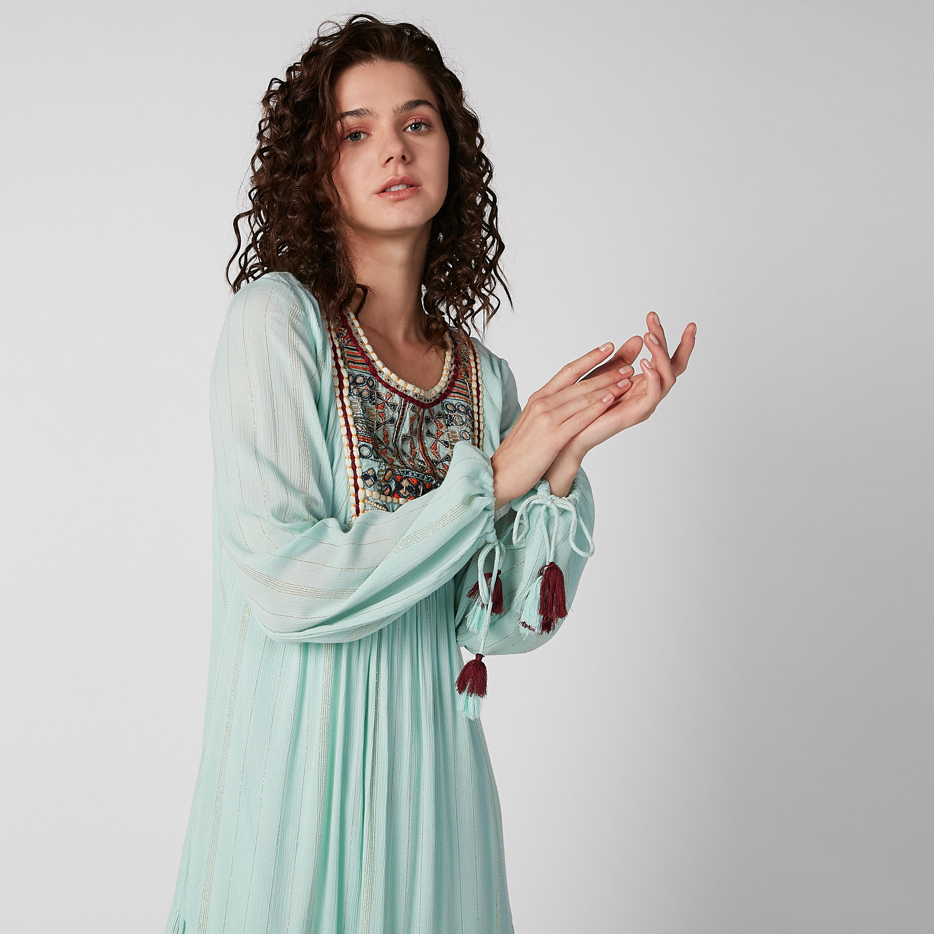 فستان ميدي مقلم بأكمام طويلة وتطريز-women-clothing-dresses-image-5