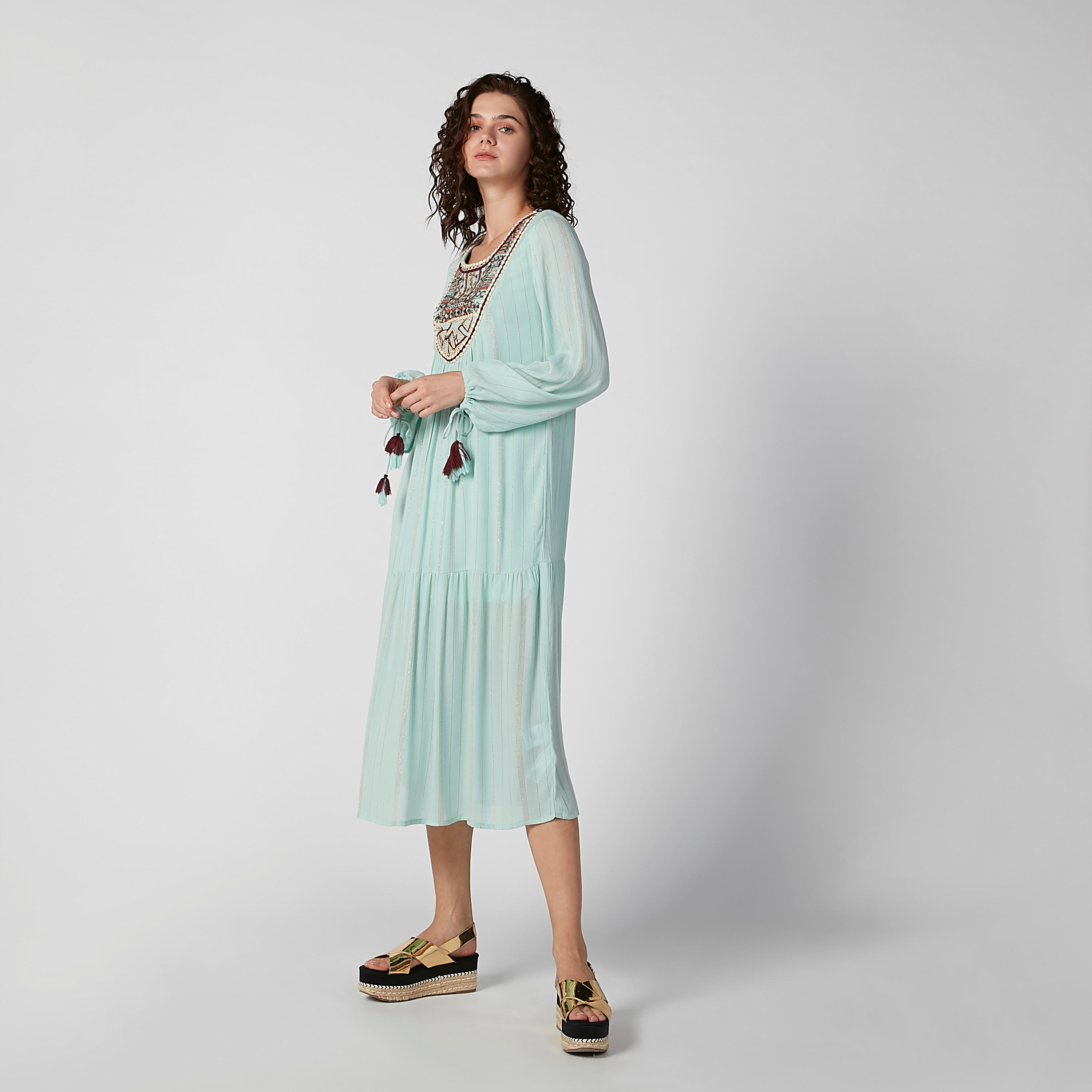 فستان ميدي مقلم بأكمام طويلة وتطريز-women-clothing-dresses-image-6