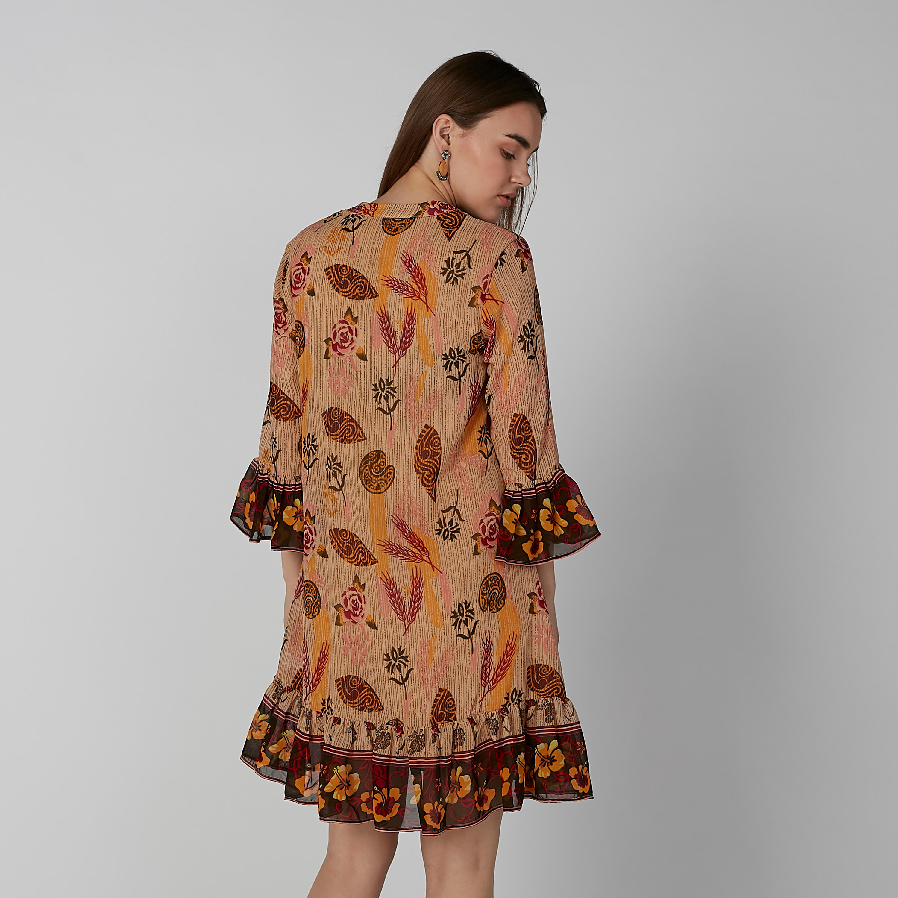 فستان متوسط الطول بأكمام 3/4 وياقة V وطبعات-women-clothing-dresses-image-4