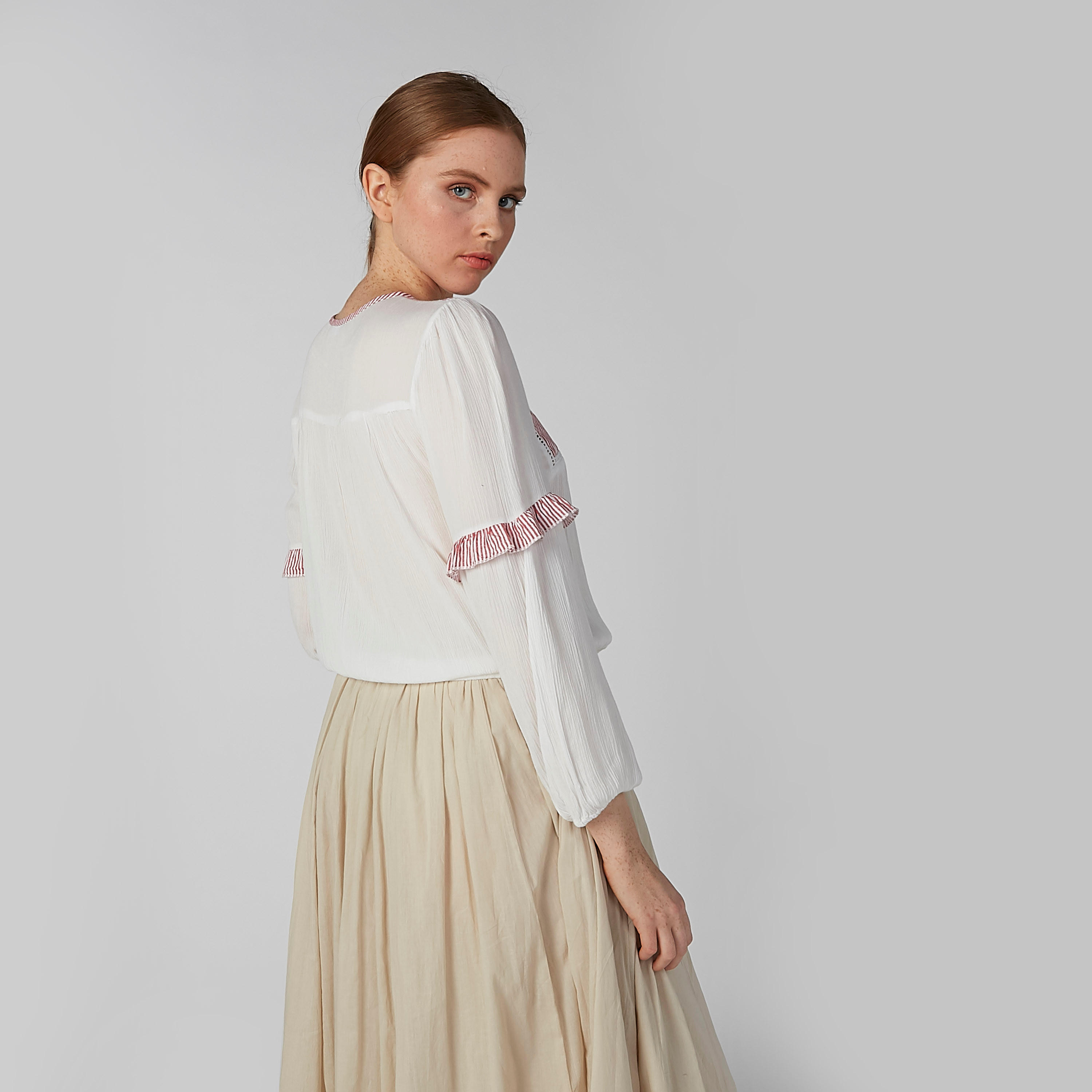 بلوزة مقلّمة بتفاصيل كشكش وأربطة-women-clothing-shirtsandblouses-blouses-image-4