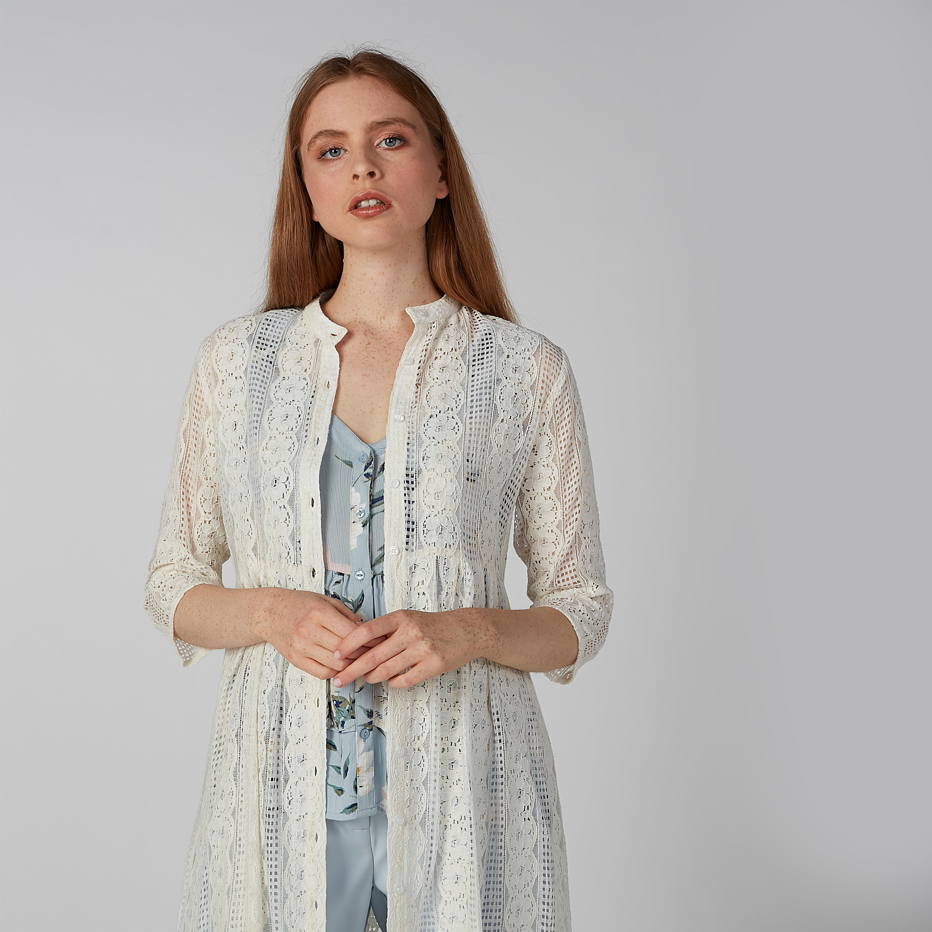 سترة بأكمام 3/4 وأزرار وتفاصيل دانتيل-women-winterwear-cardigansandjumpers-cardigans-image-3