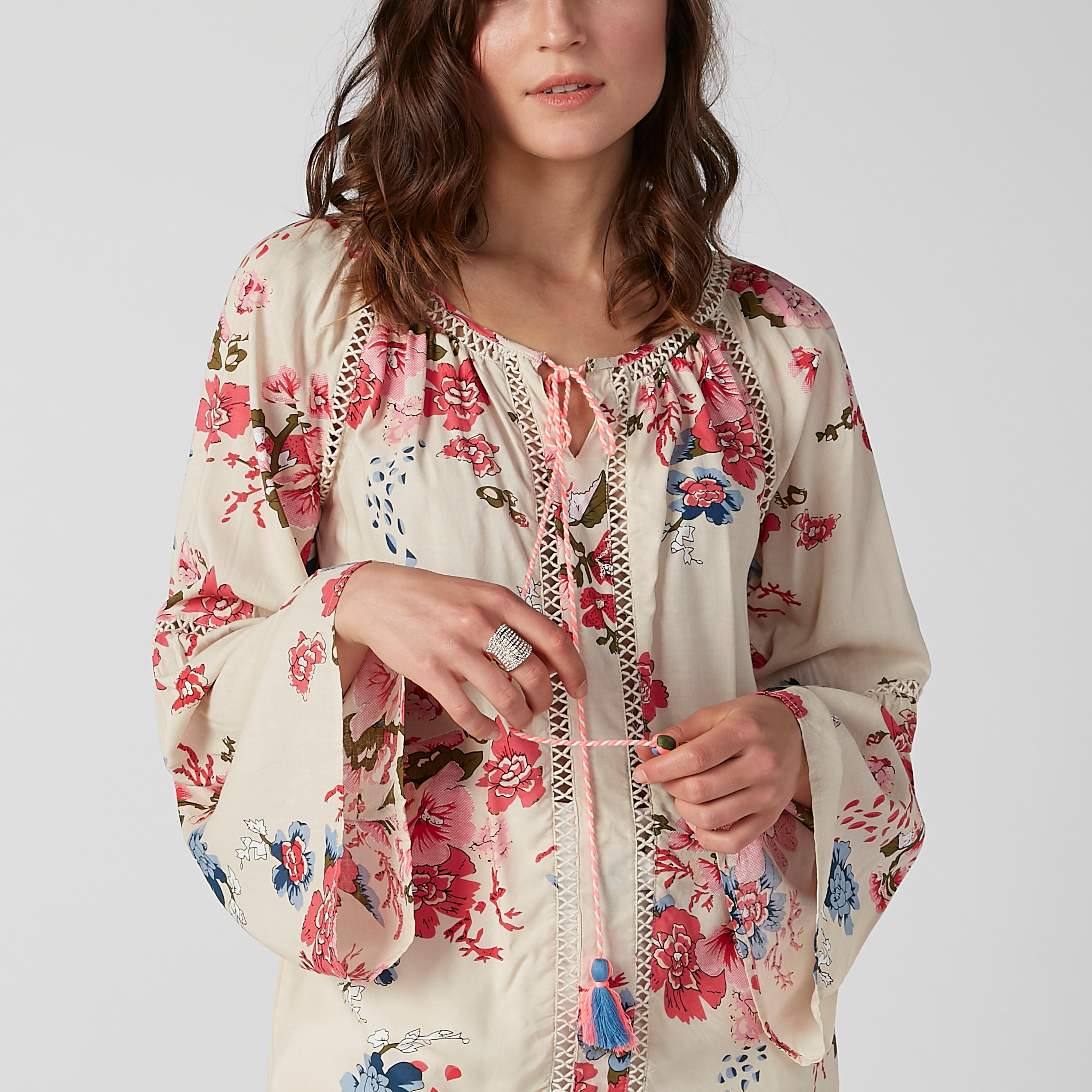 بلوزة بأكمام واسعة وأربطة وطبعات-women-clothing-shirtsandblouses-blouses-image-4