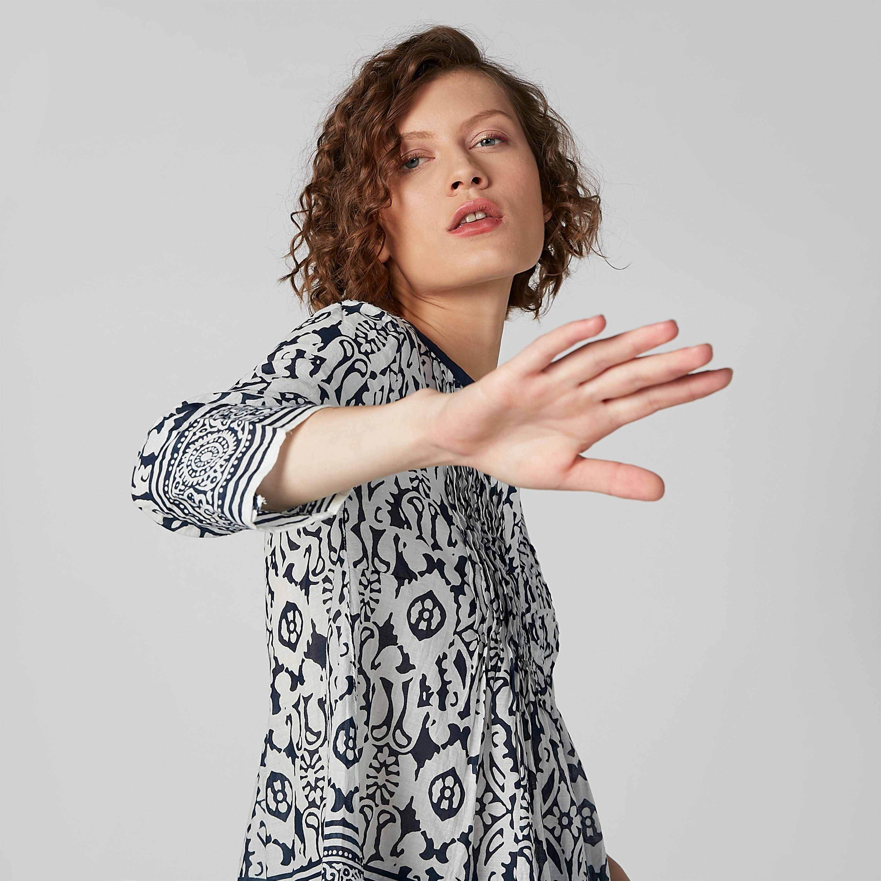 بلوزة بأكمام 3/4 وثنيات وطبعات-women-clothing-shirtsandblouses-blouses-image-3