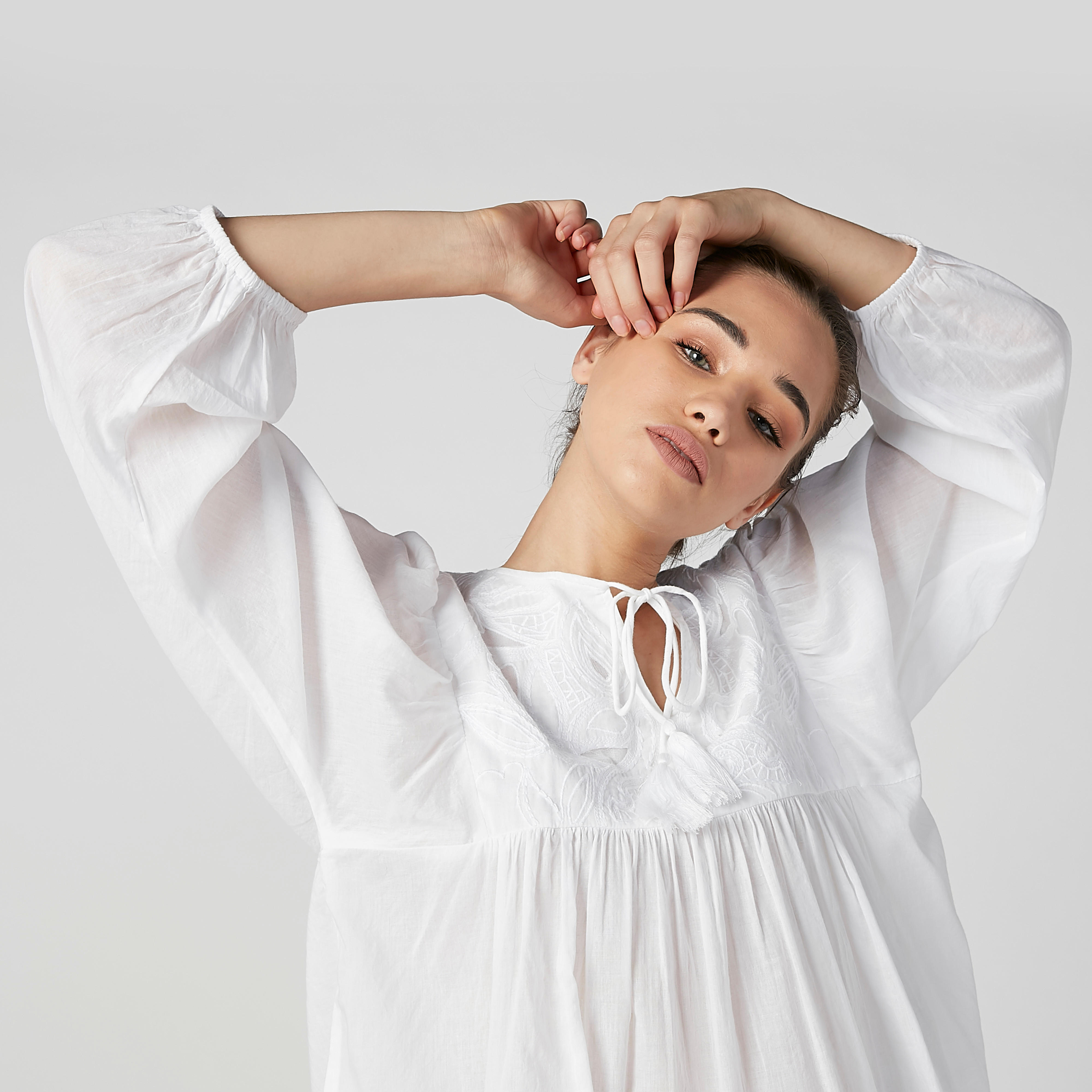 بلوزة مطرّزة بأكمام بيشوب وأربطة-women-clothing-shirtsandblouses-blouses-image-3
