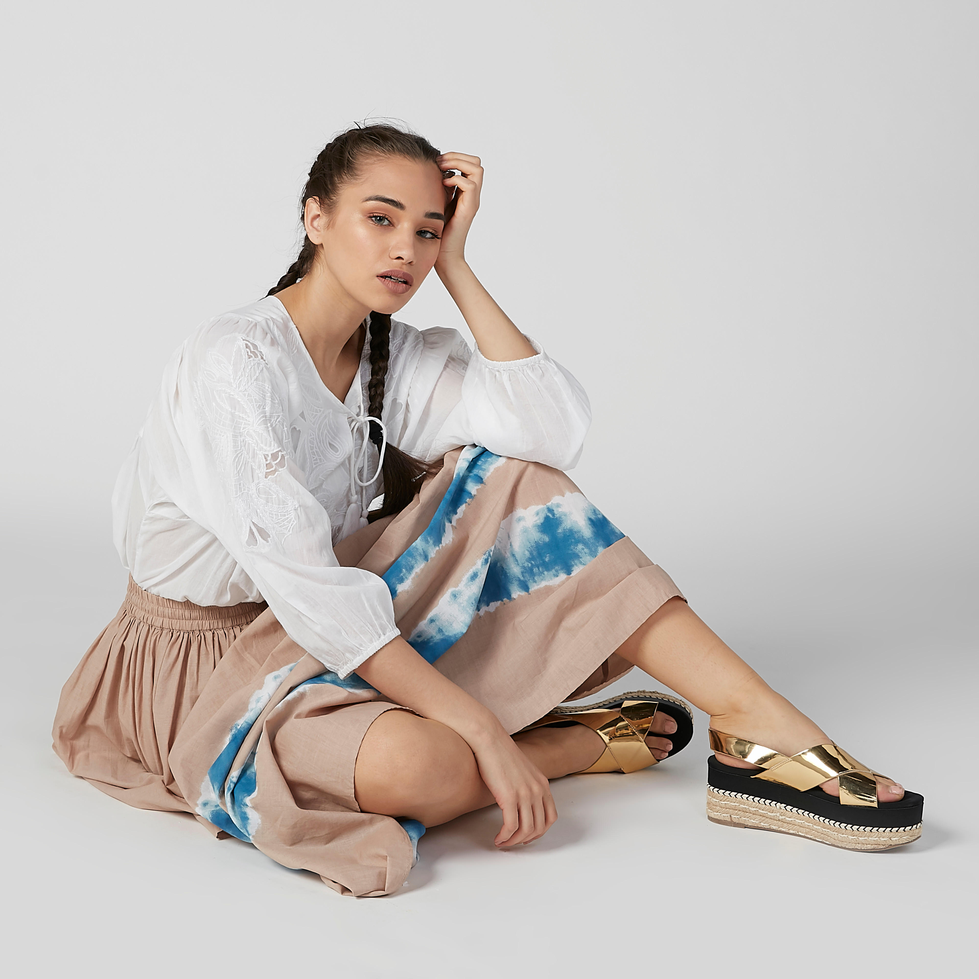 بلوزة مطرّزة بأكمام بيشوب وأربطة-women-clothing-shirtsandblouses-blouses-image-4