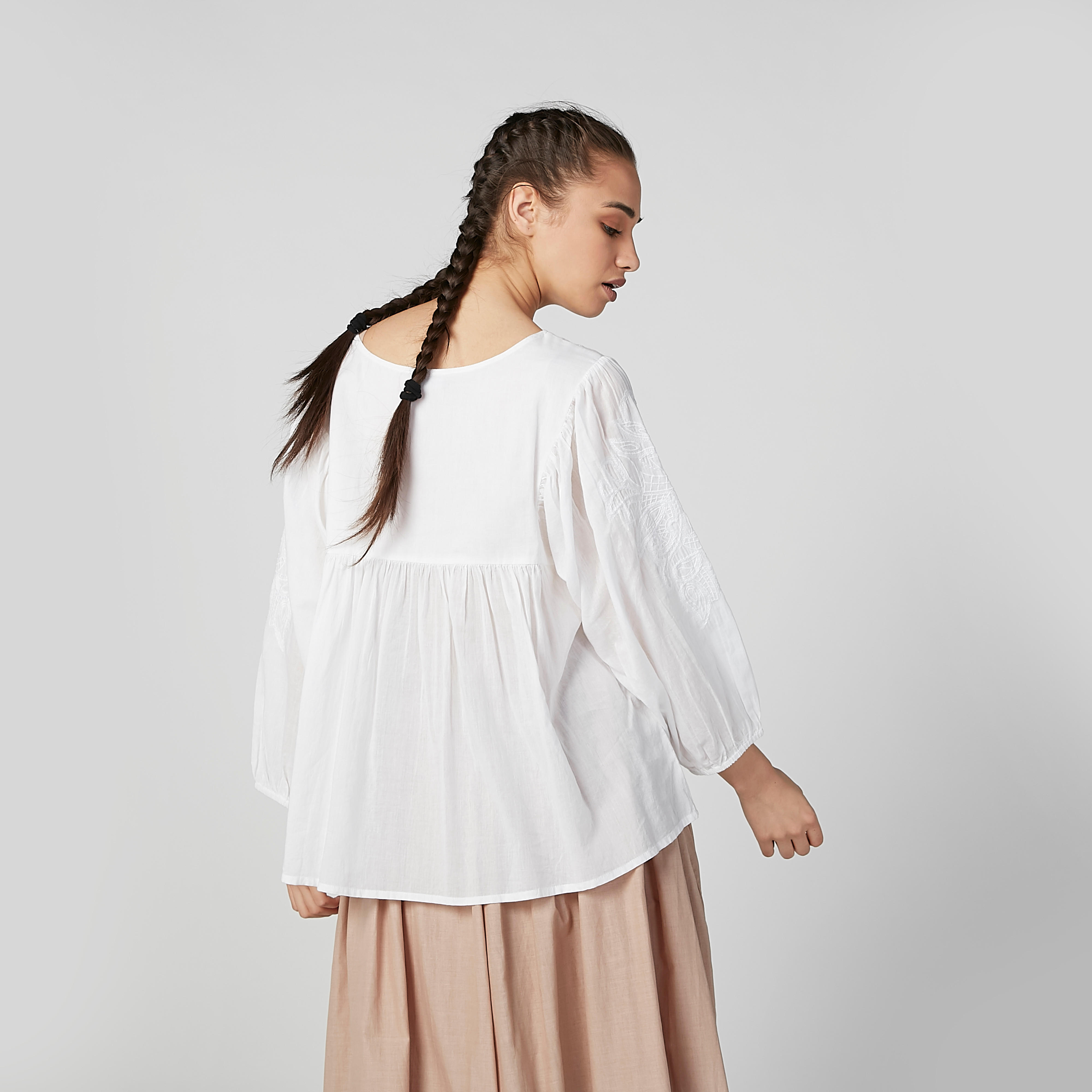 بلوزة مطرّزة بأكمام بيشوب وأربطة-women-clothing-shirtsandblouses-blouses-image-5