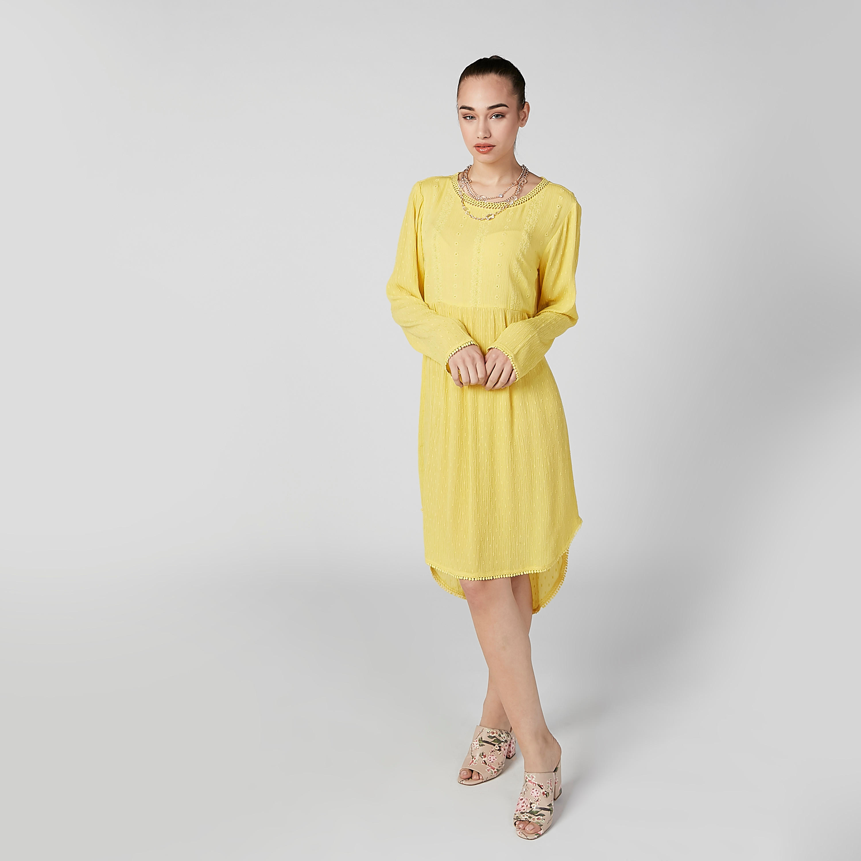 فستان مستدام بارز الملمس متوسط الطول بياقة مستديرة وأكمام طويلة -women-clothing-dresses-image-1