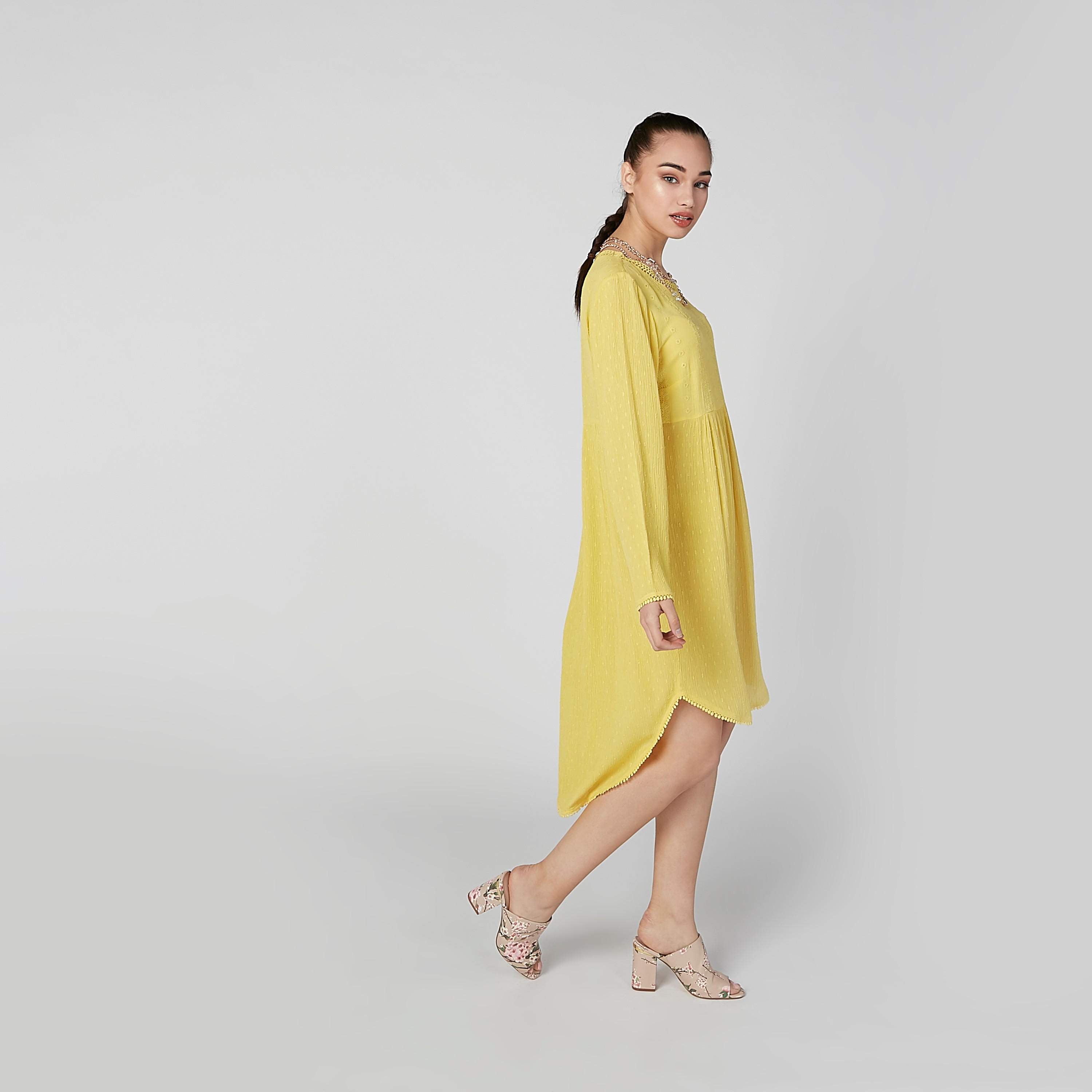 فستان مستدام بارز الملمس متوسط الطول بياقة مستديرة وأكمام طويلة -women-clothing-dresses-image-2