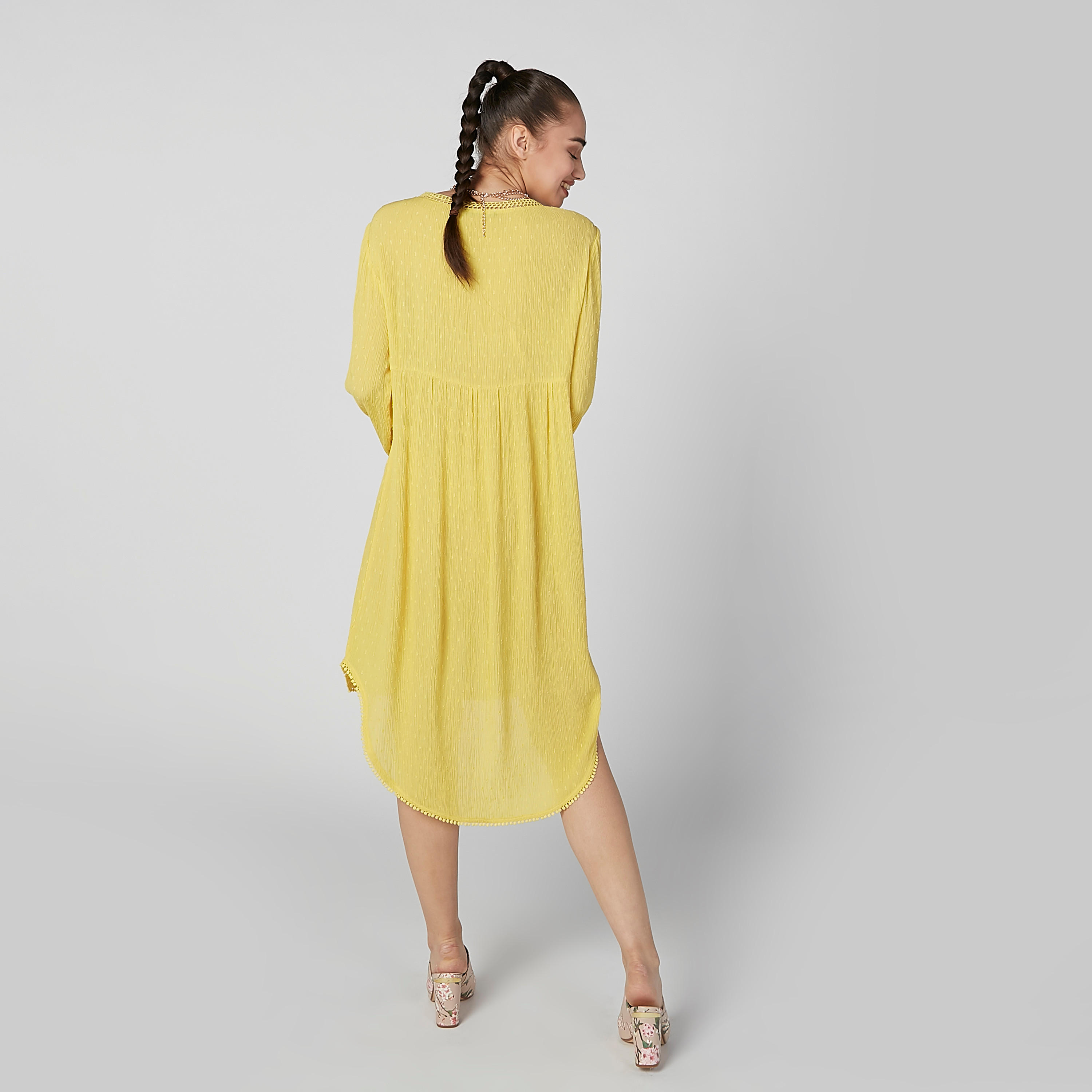 فستان مستدام بارز الملمس متوسط الطول بياقة مستديرة وأكمام طويلة -women-clothing-dresses-image-3
