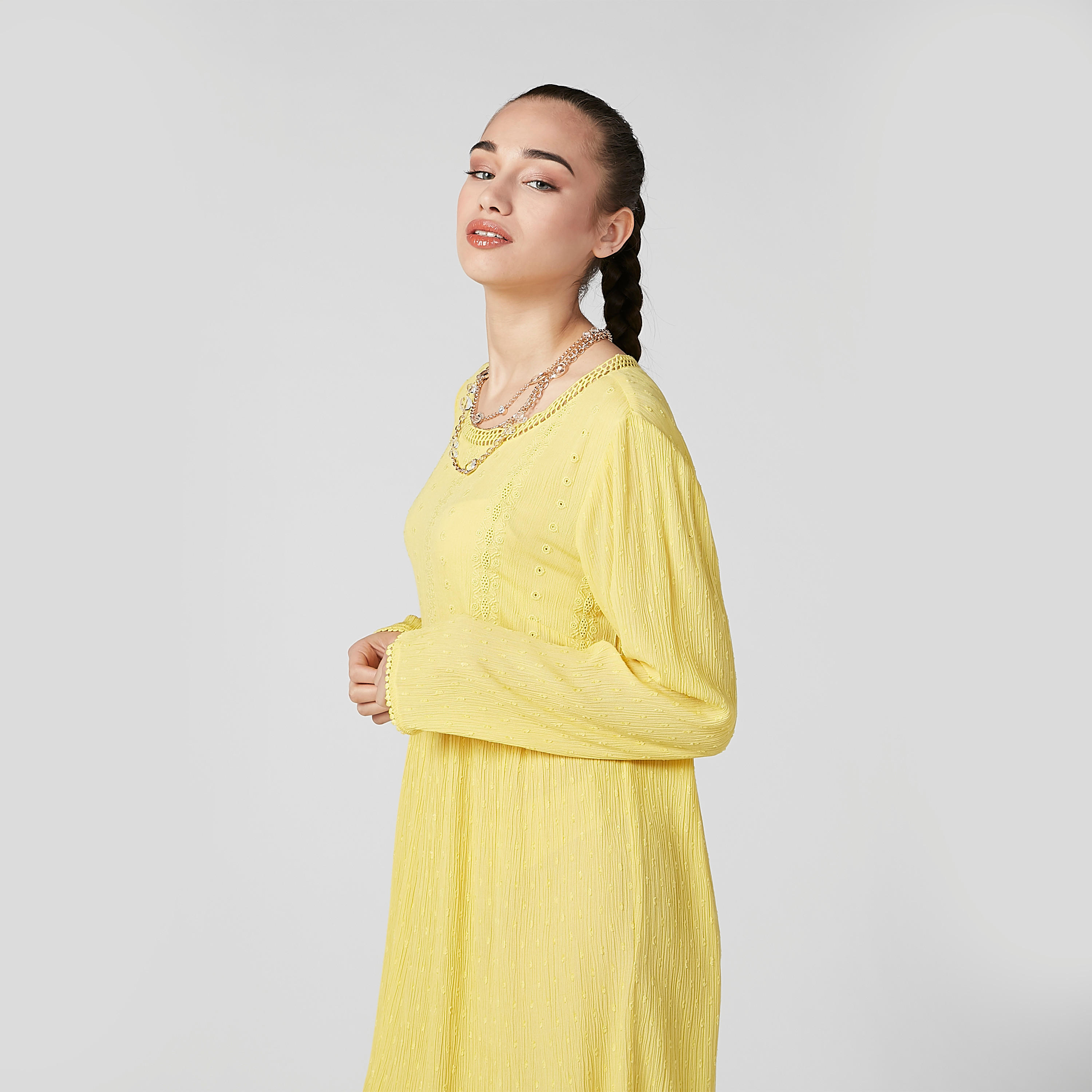 فستان مستدام بارز الملمس متوسط الطول بياقة مستديرة وأكمام طويلة -women-clothing-dresses-image-4