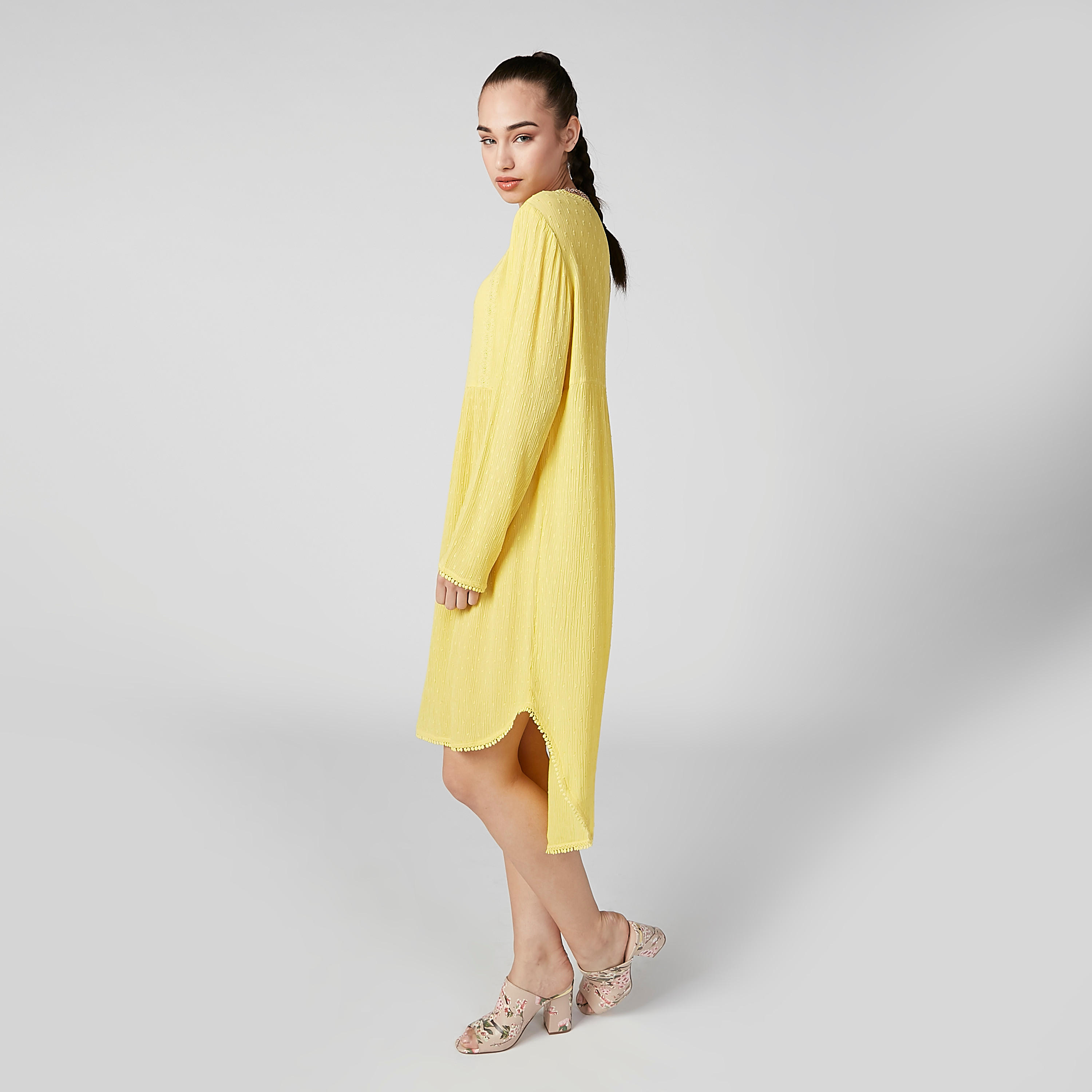 فستان مستدام بارز الملمس متوسط الطول بياقة مستديرة وأكمام طويلة -women-clothing-dresses-image-5
