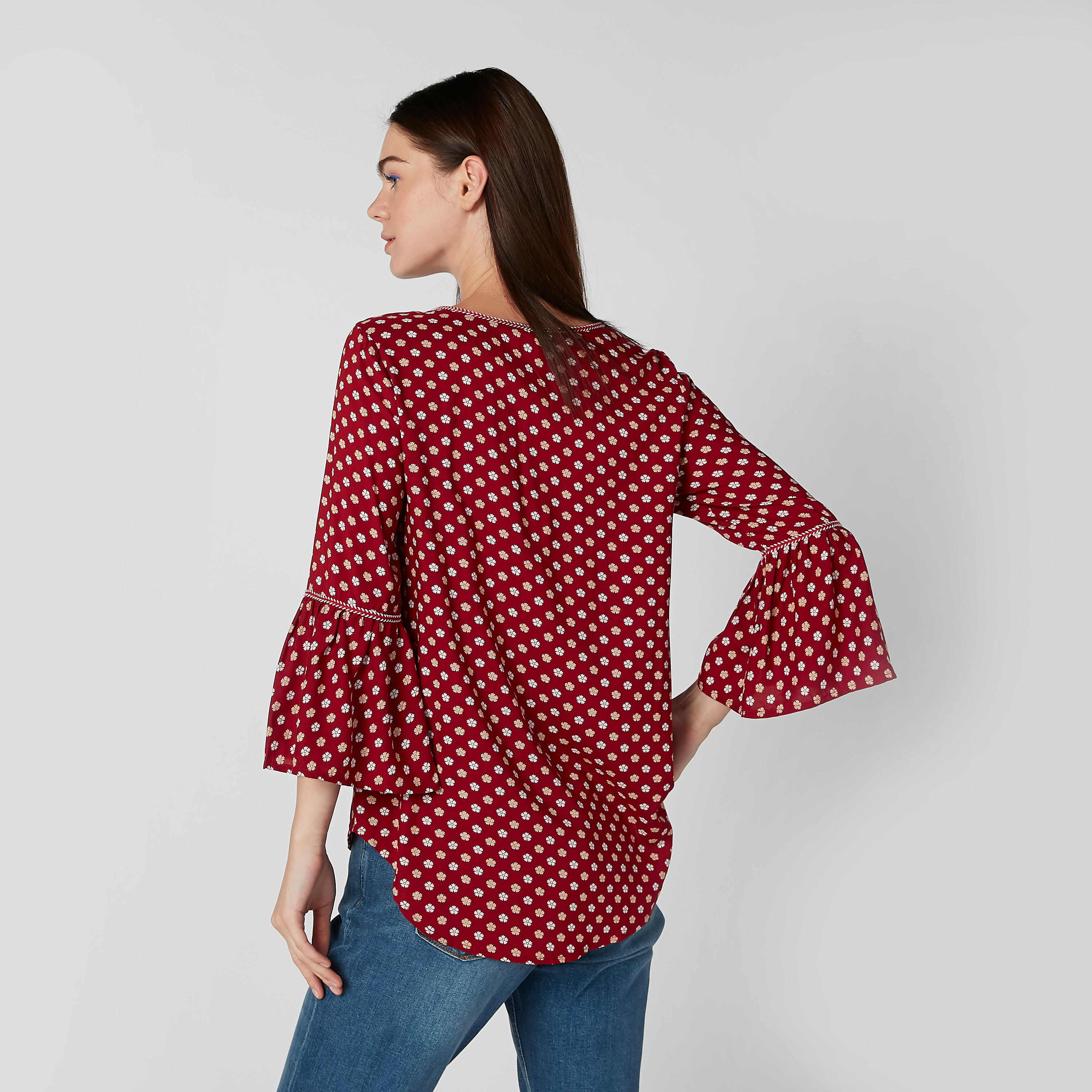 بلوزة مستدامة بياقة مستديرة وأكمام واسعة وطبعات-women-clothing-shirtsandblouses-blouses-image-3