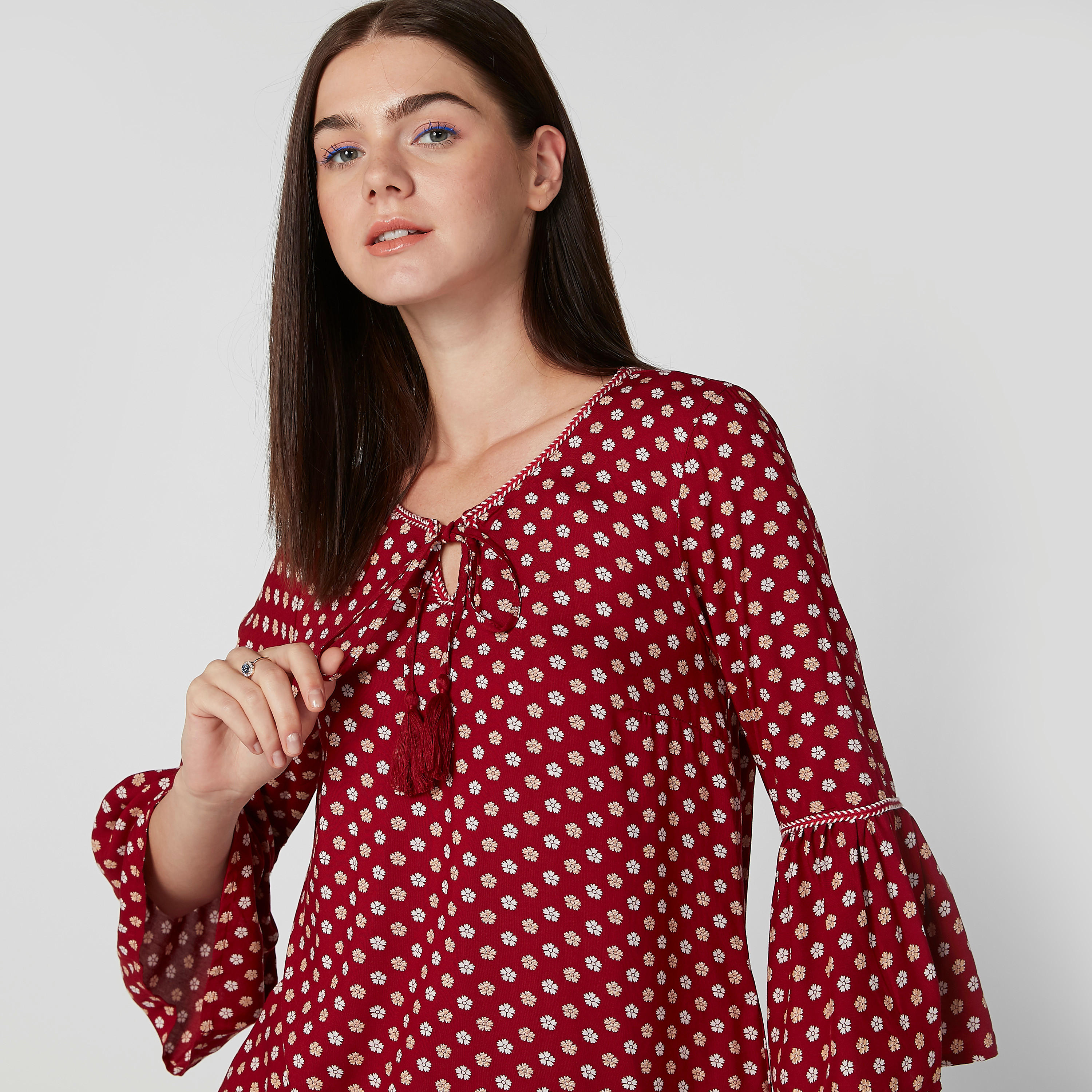 بلوزة مستدامة بياقة مستديرة وأكمام واسعة وطبعات-women-clothing-shirtsandblouses-blouses-image-4