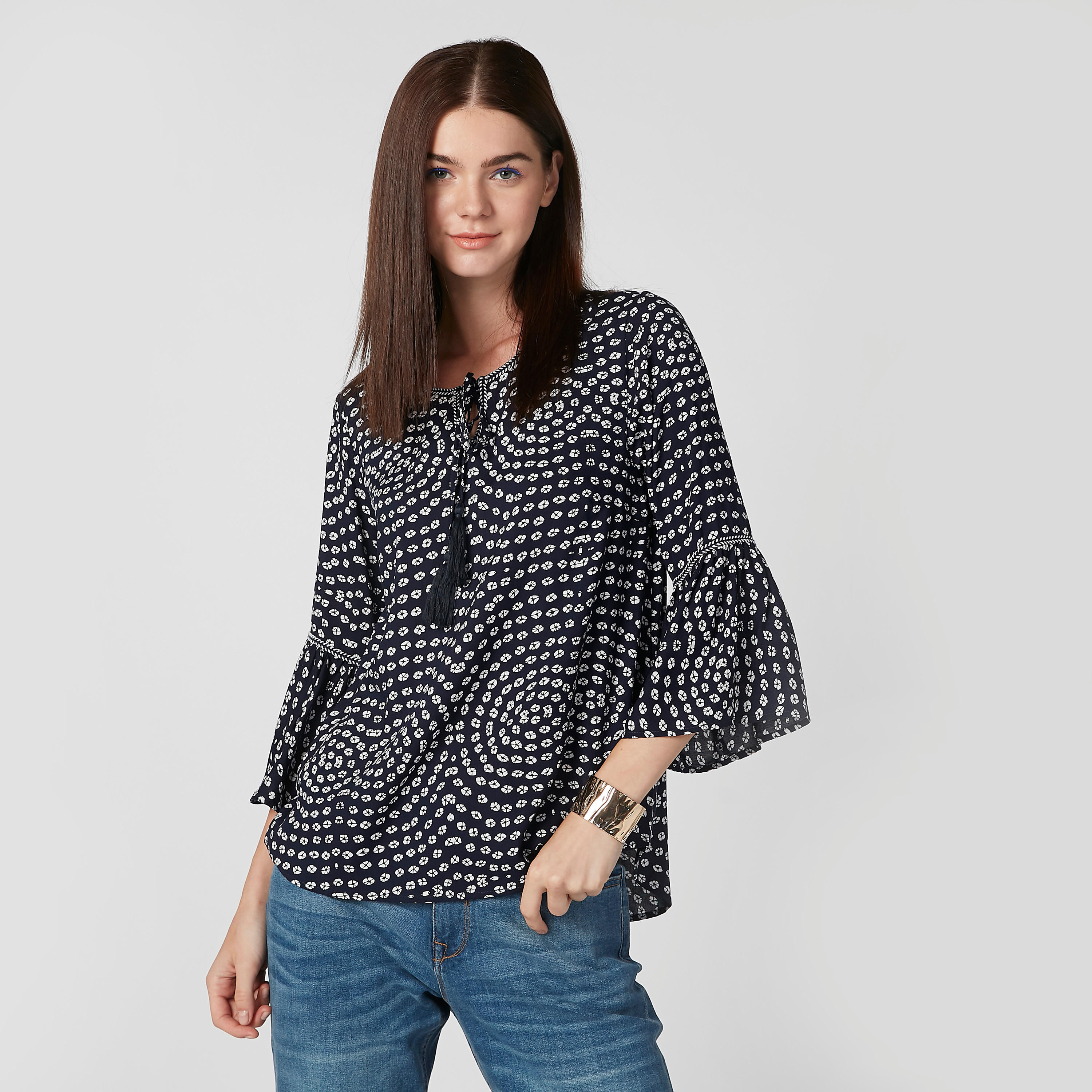 بلوزة مستدامة بياقة مستديرة وأكمام واسعة وطبعات-women-clothing-shirtsandblouses-blouses-image-1