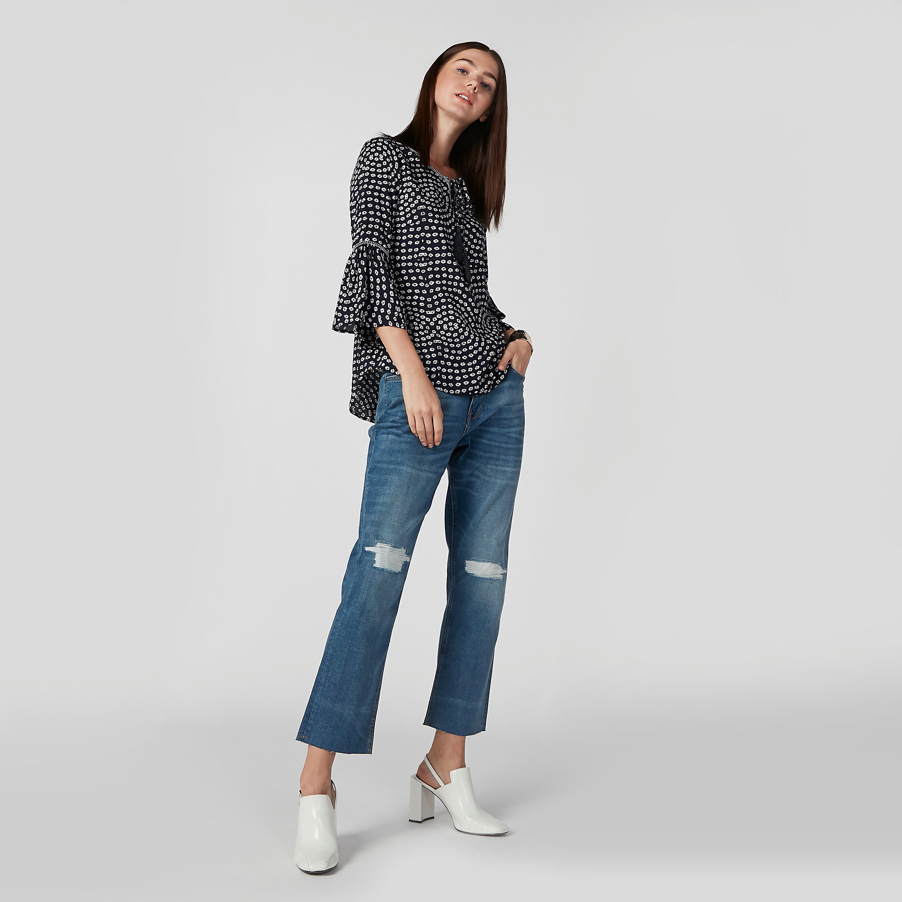 بلوزة مستدامة بياقة مستديرة وأكمام واسعة وطبعات-women-clothing-shirtsandblouses-blouses-image-2