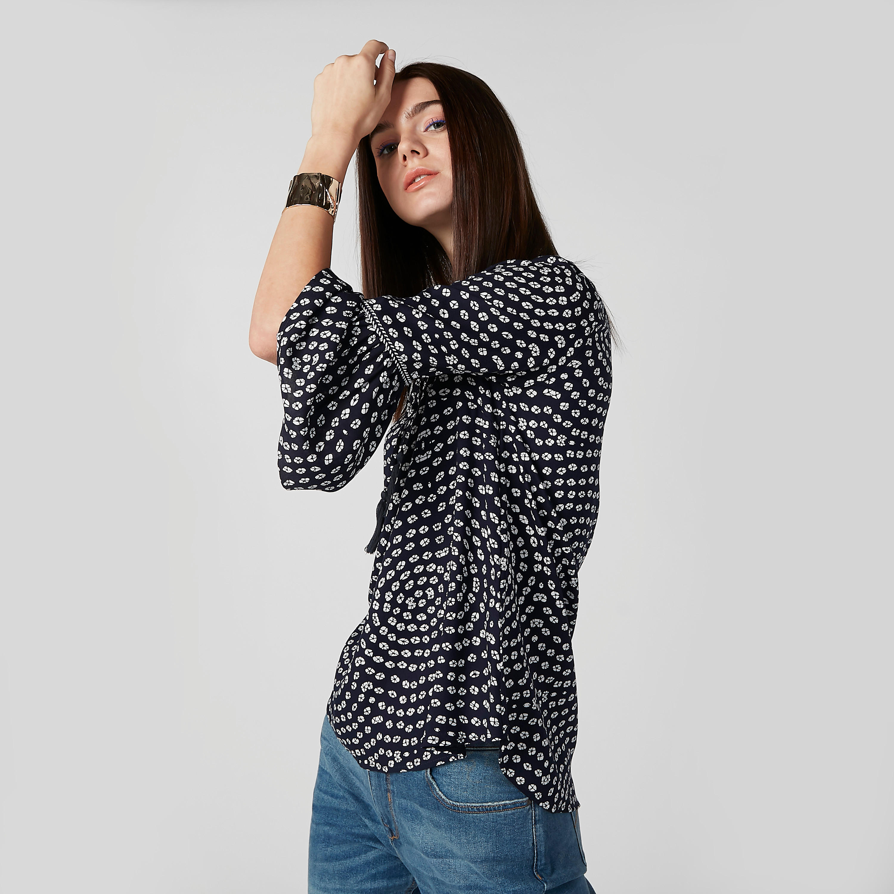 بلوزة مستدامة بياقة مستديرة وأكمام واسعة وطبعات-women-clothing-shirtsandblouses-blouses-image-3