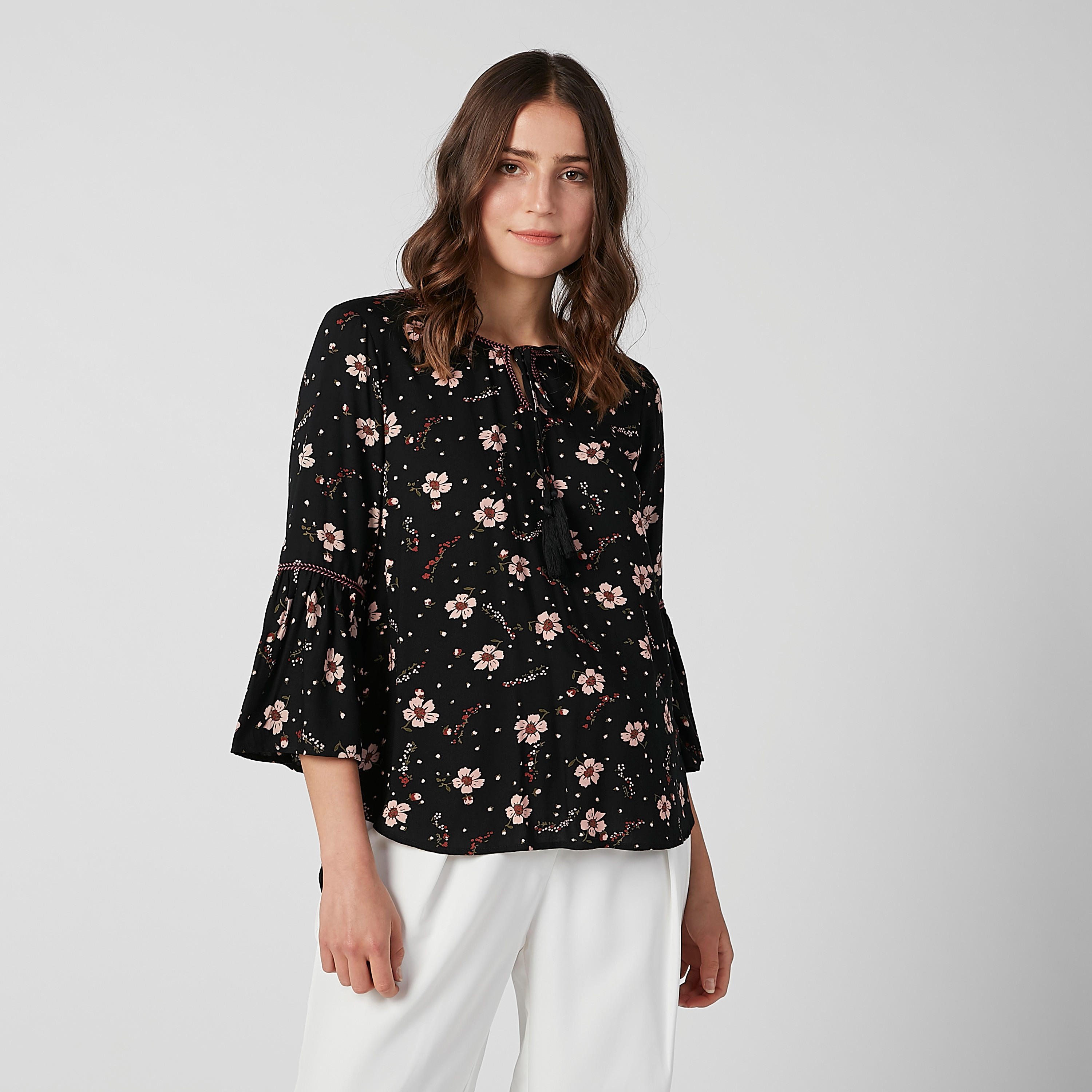 بلوزة مستدامة بياقة مستديرة وأكمام واسعة وطبعات-women-clothing-shirtsandblouses-blouses-image-1