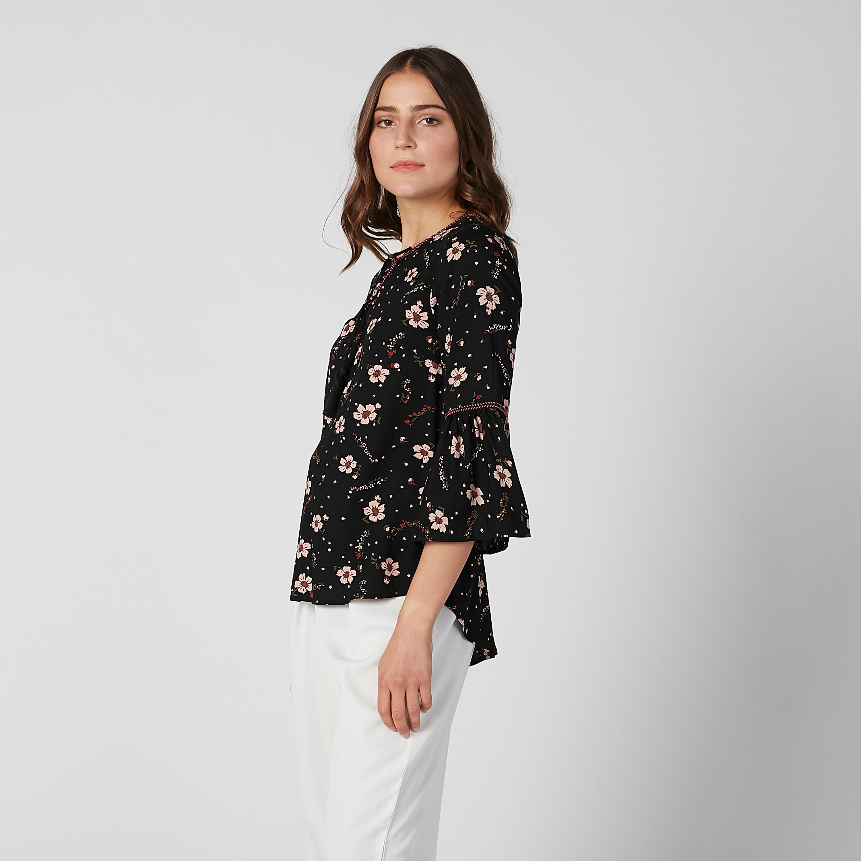 بلوزة مستدامة بياقة مستديرة وأكمام واسعة وطبعات-women-clothing-shirtsandblouses-blouses-image-5