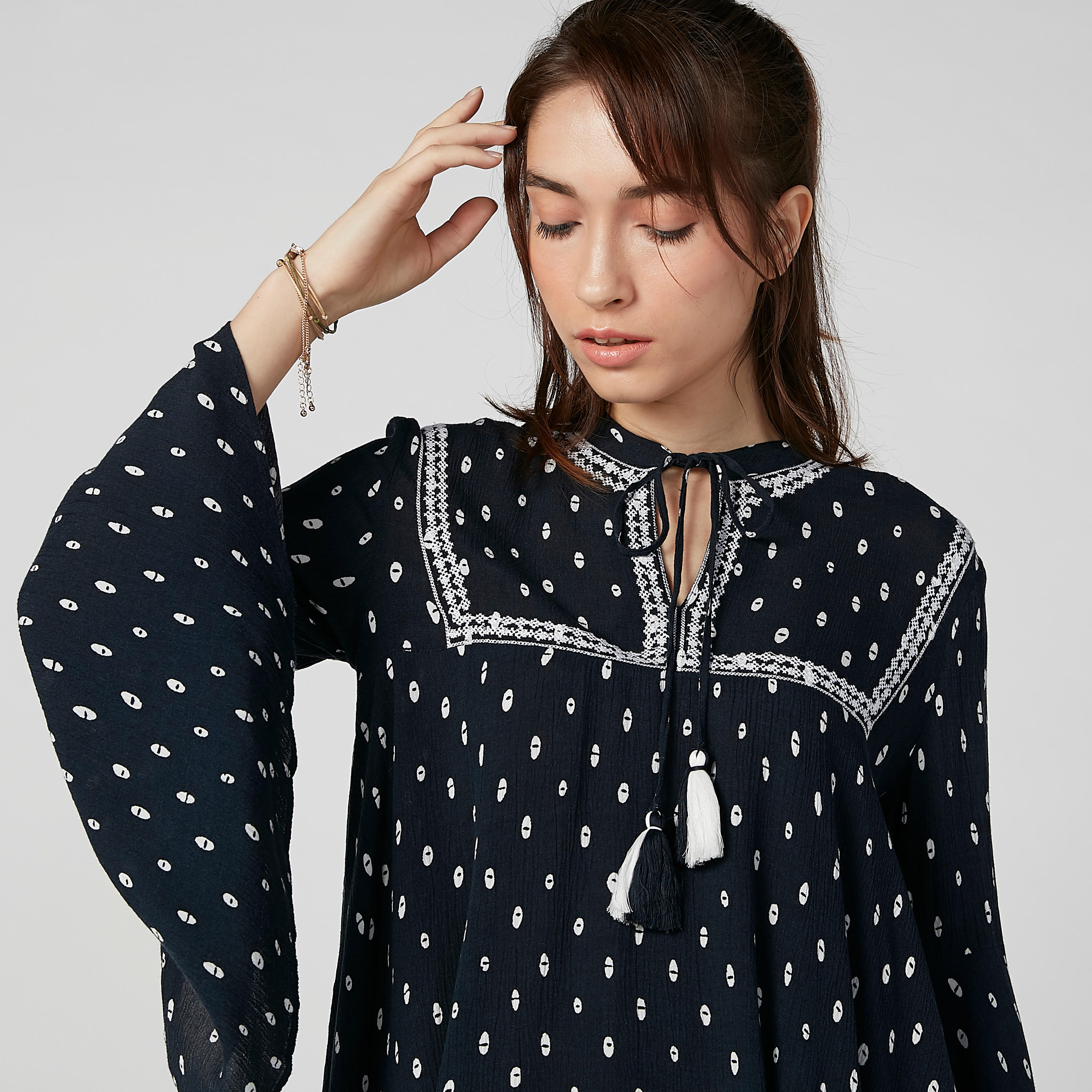 بلوزة مستدام بأكمام واسعة وأربطة وطبعات -women-clothing-shirtsandblouses-blouses-image-4