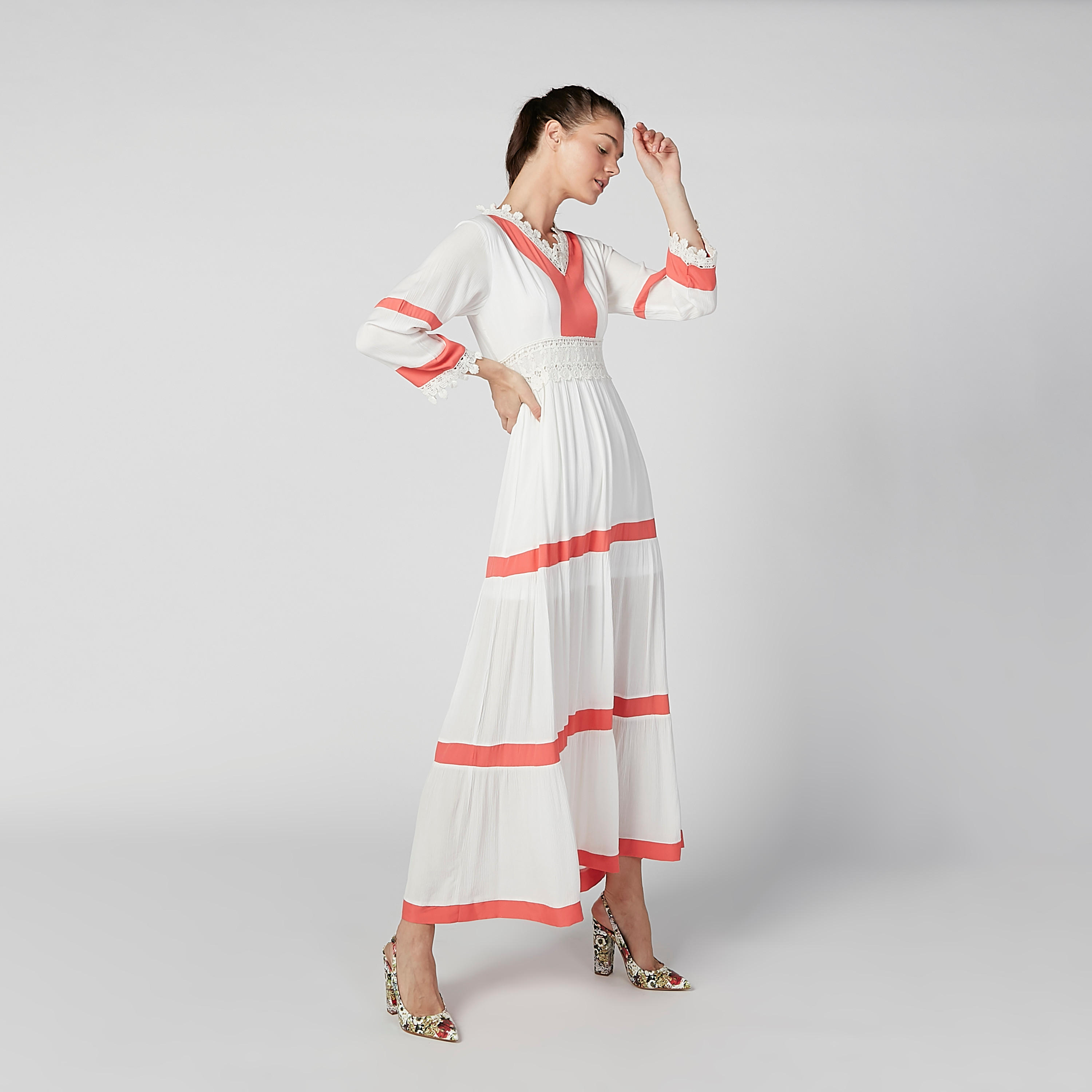 فستان إيه لاين طويل بارز الملمس بأكمام طويلة وتفاصيل دانتيل-women-clothing-dresses-image-1
